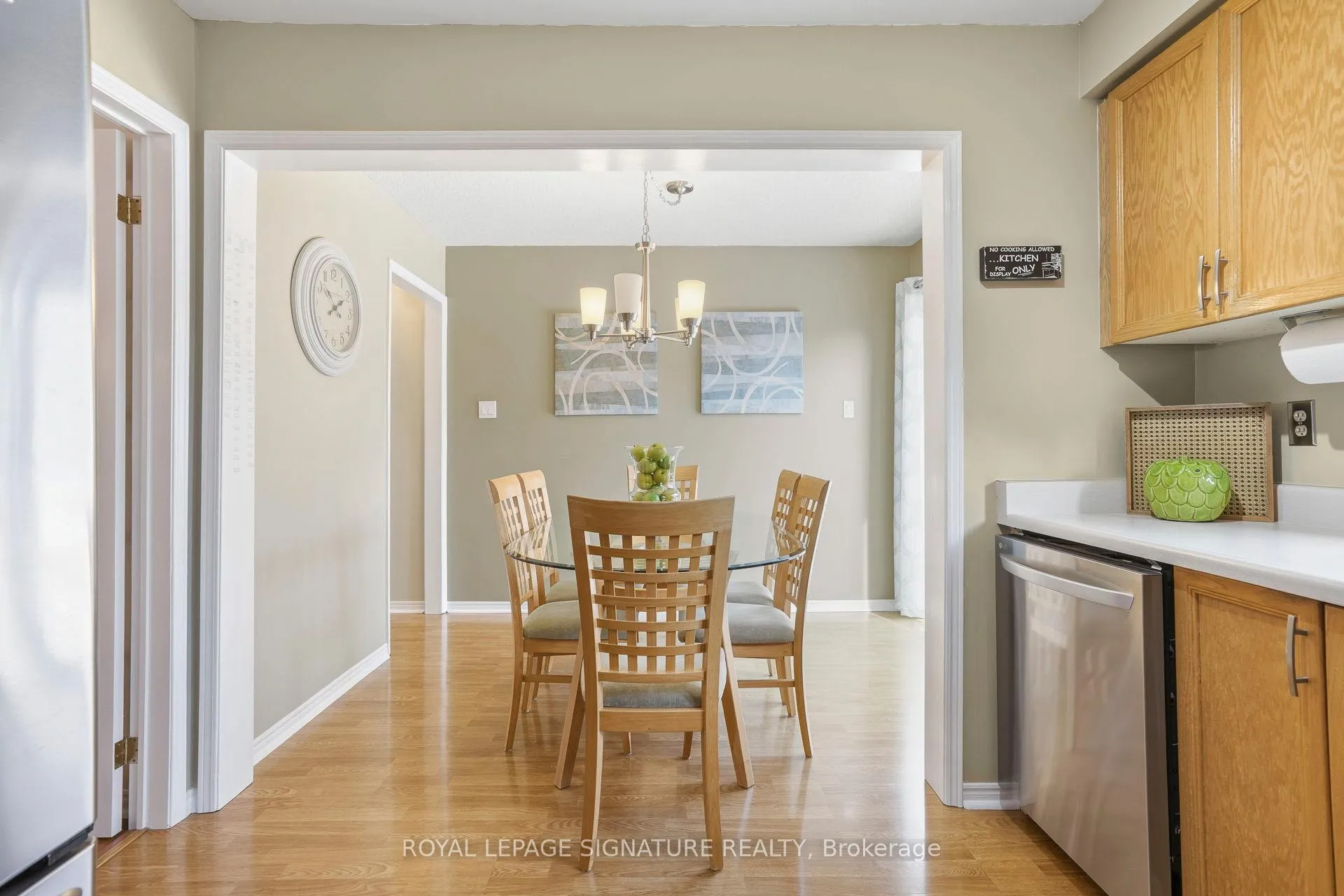 Photo 12 of 18 Webster Way, Halton Hills, Georgetown — HOMEH