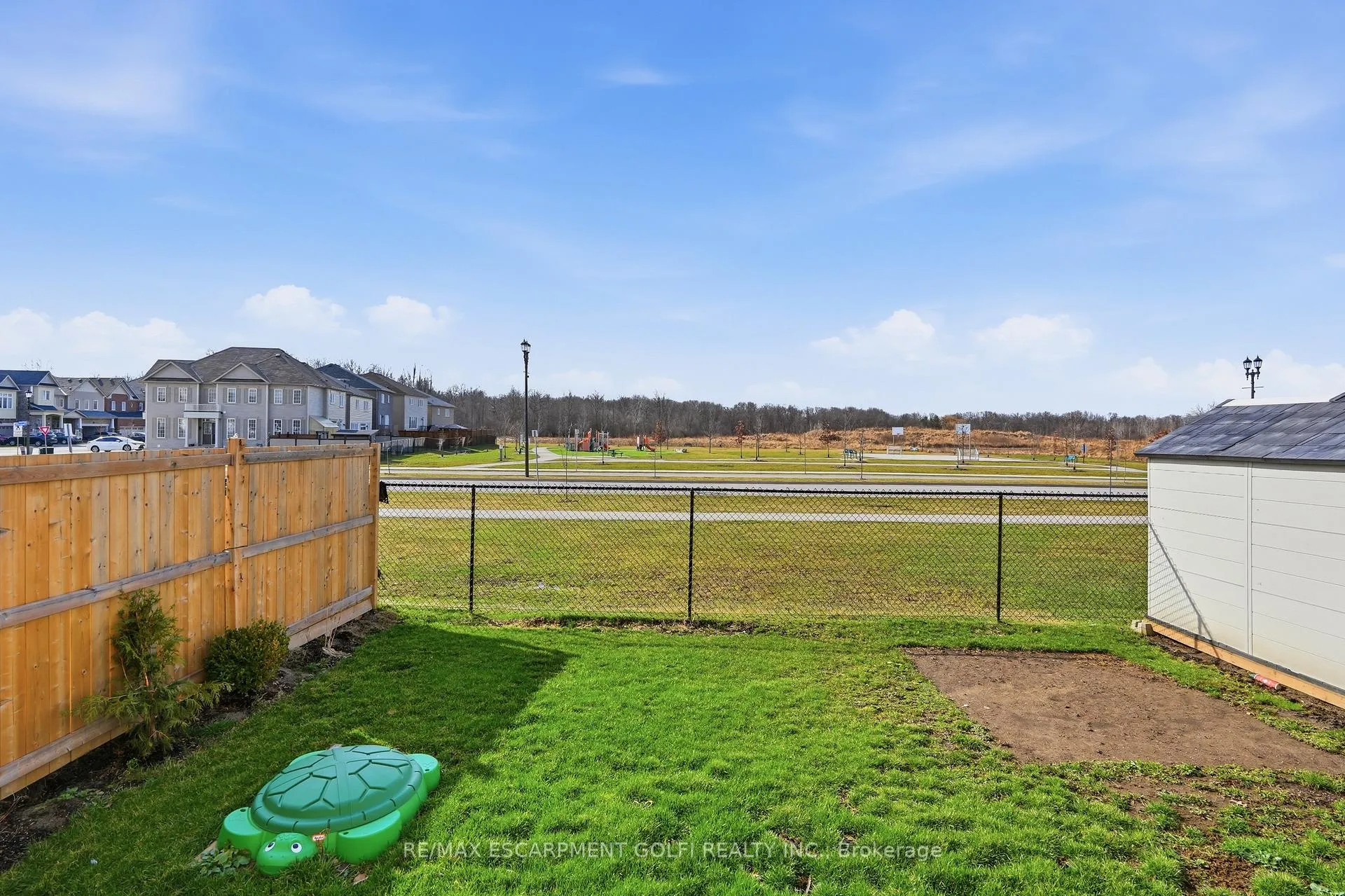 Photo 2 of 7839 Dockweed Drive, Niagara Falls, Brown — HOMEH