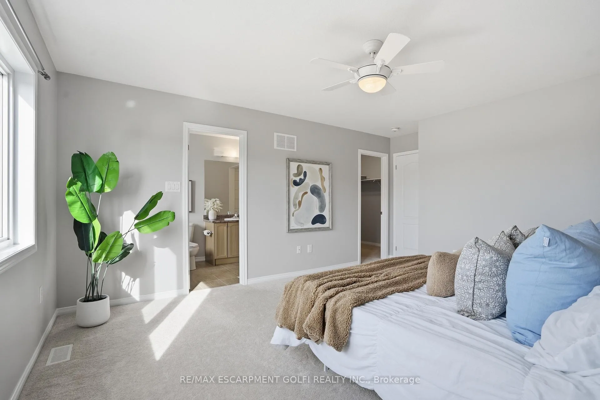 Photo 5 of 7839 Dockweed Drive, Niagara Falls, Brown — HOMEH