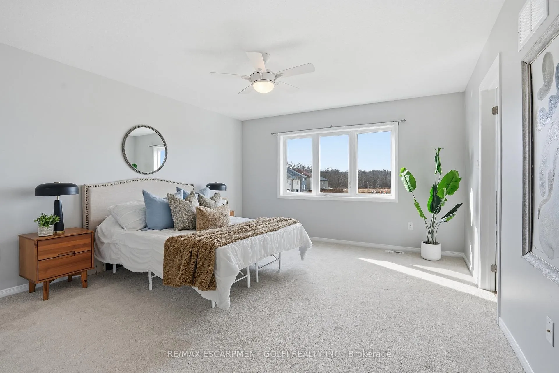 Photo 6 of 7839 Dockweed Drive, Niagara Falls, Brown — HOMEH