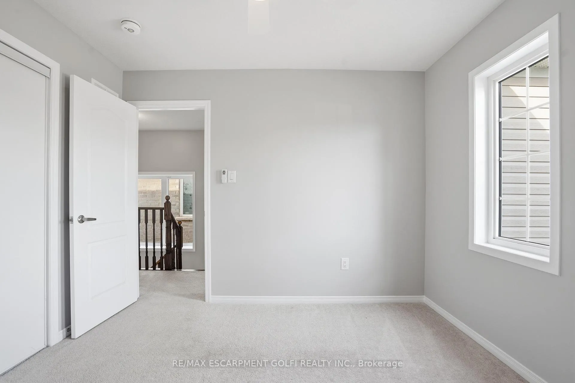 Photo 9 of 7839 Dockweed Drive, Niagara Falls, Brown — HOMEH