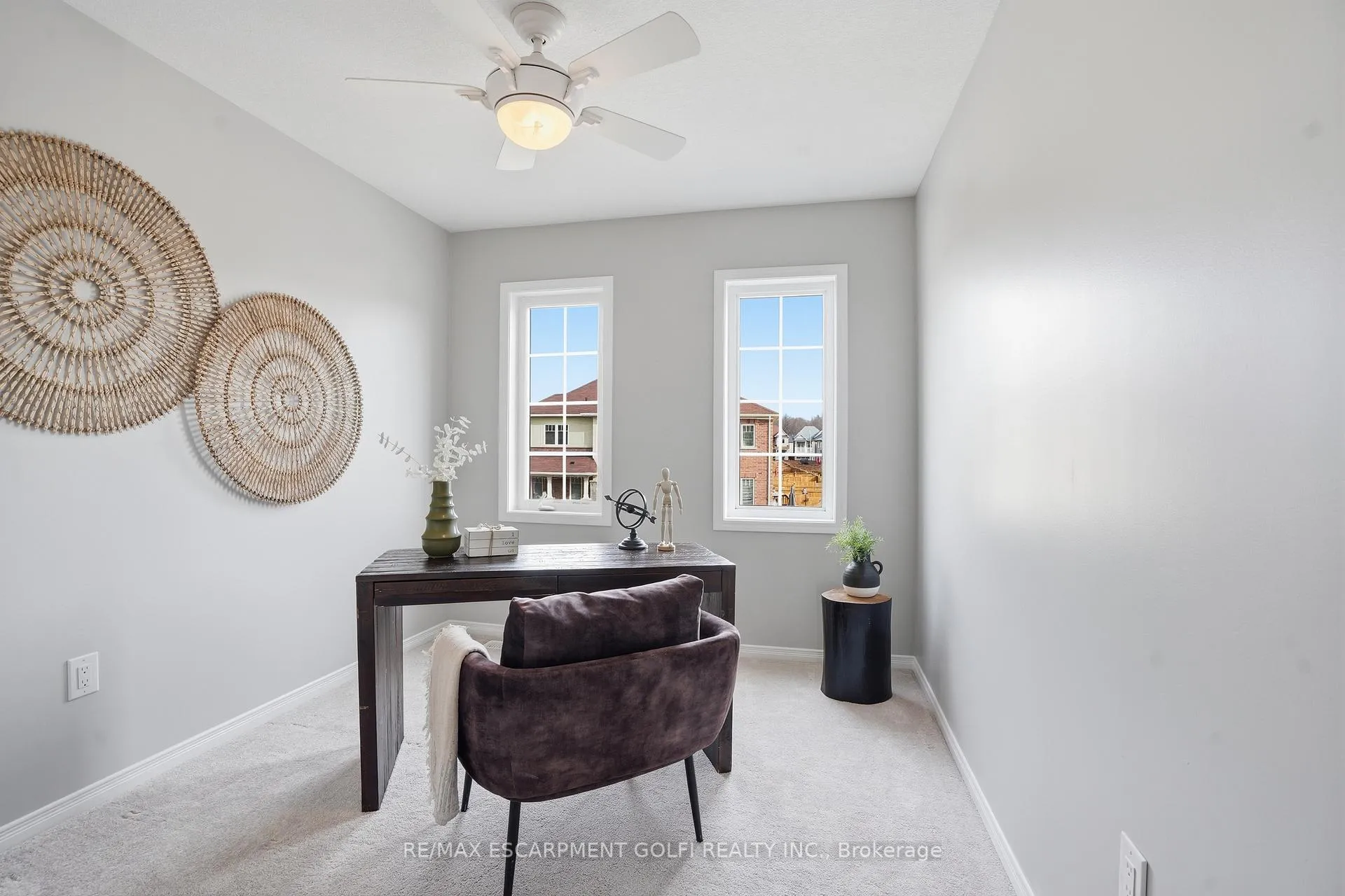 Photo 11 of 7839 Dockweed Drive, Niagara Falls, Brown — HOMEH
