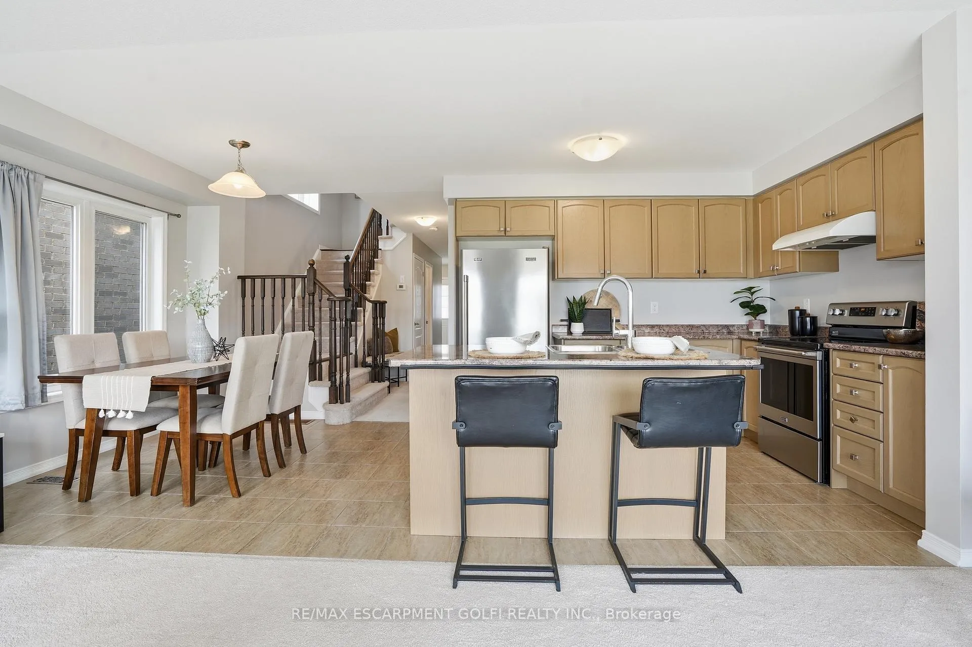 Photo 15 of 7839 Dockweed Drive, Niagara Falls, Brown — HOMEH