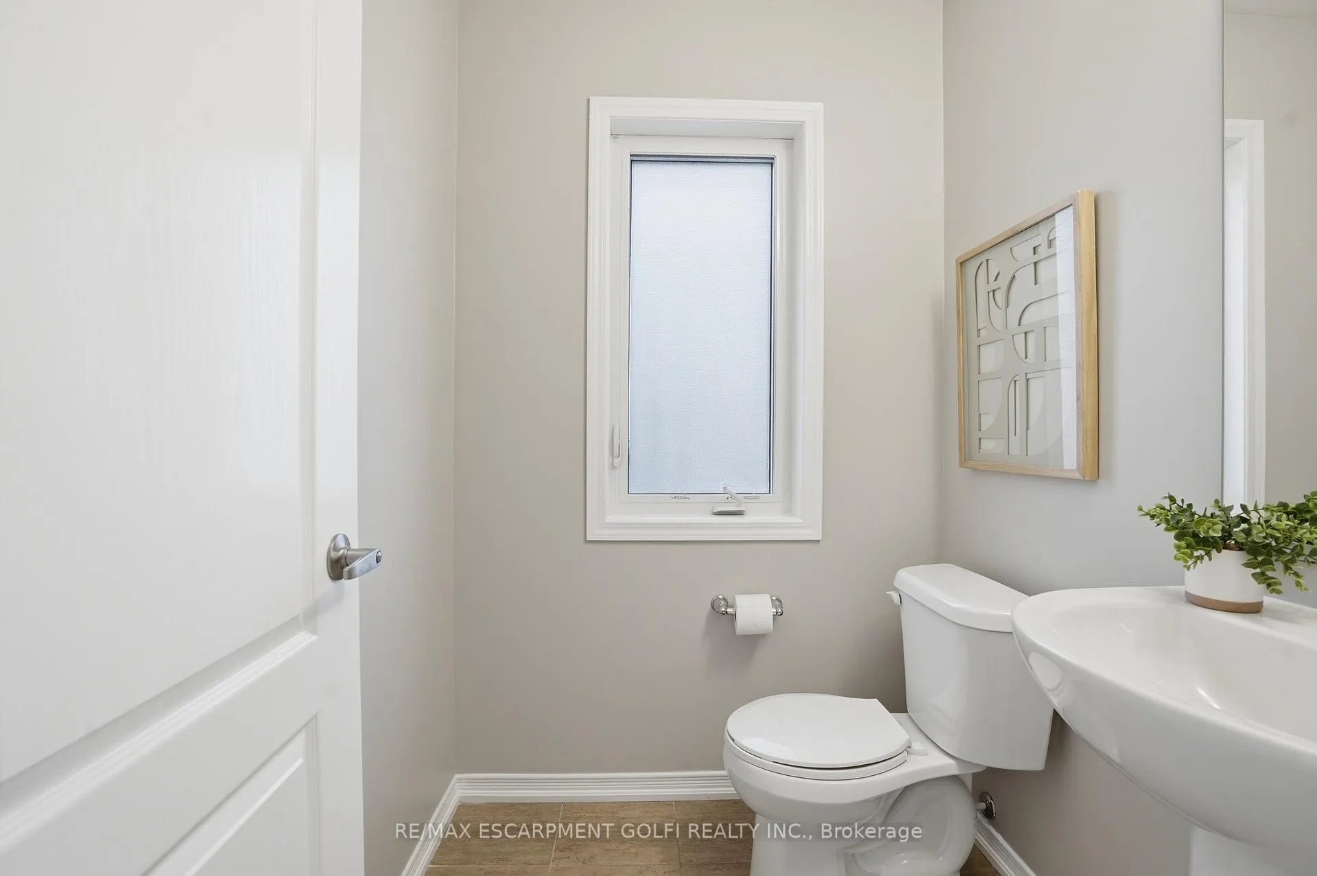 Photo 21 of 7839 Dockweed Drive, Niagara Falls, Brown — HOMEH