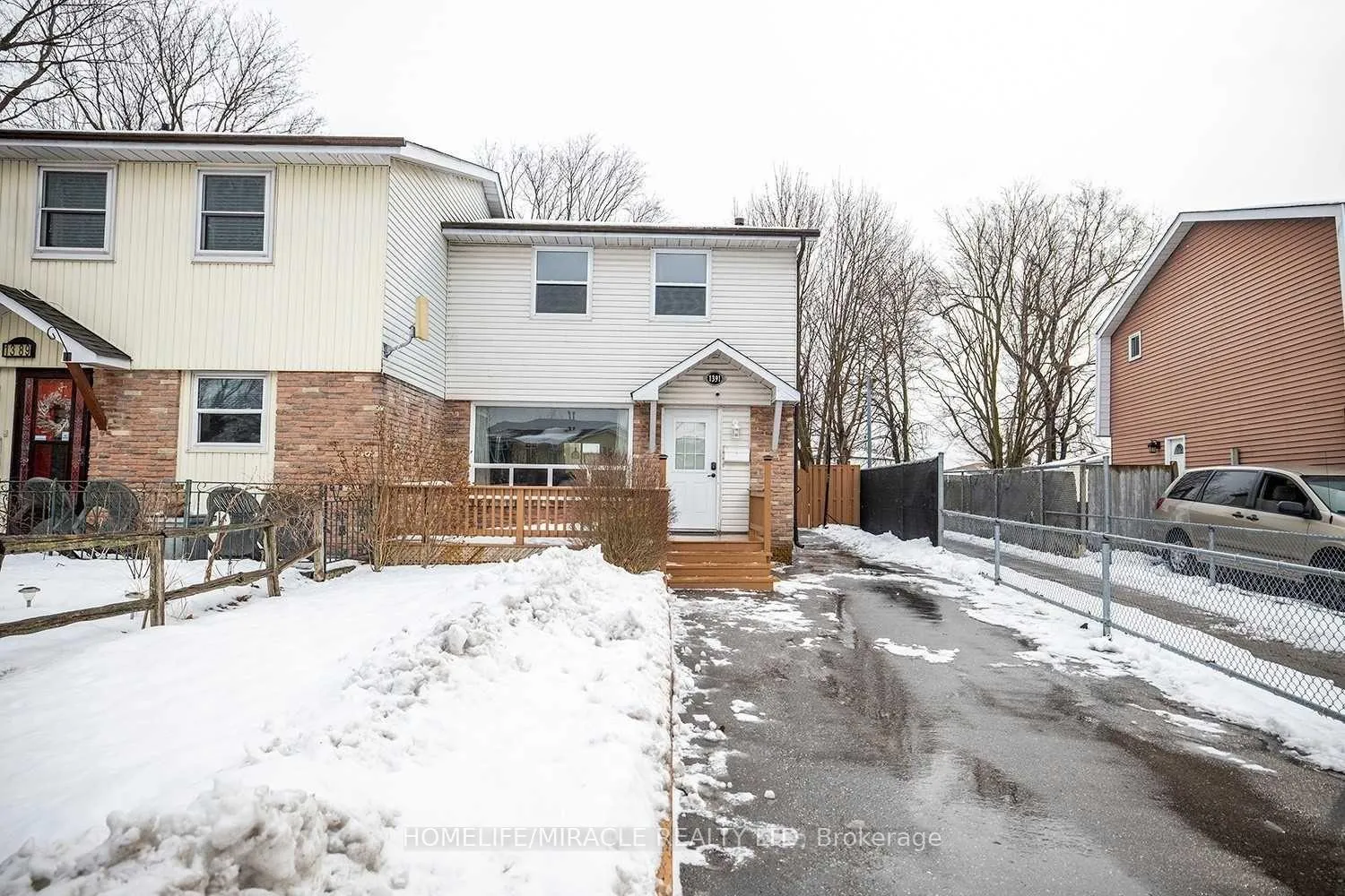 Front of 1391 Fenelon Crescent