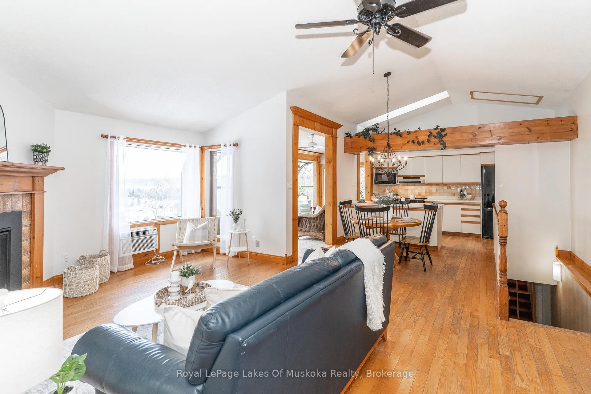 Photo 3 of 35 Westvale Drive, Bracebridge, Monck (Bracebridge) — HOMEH