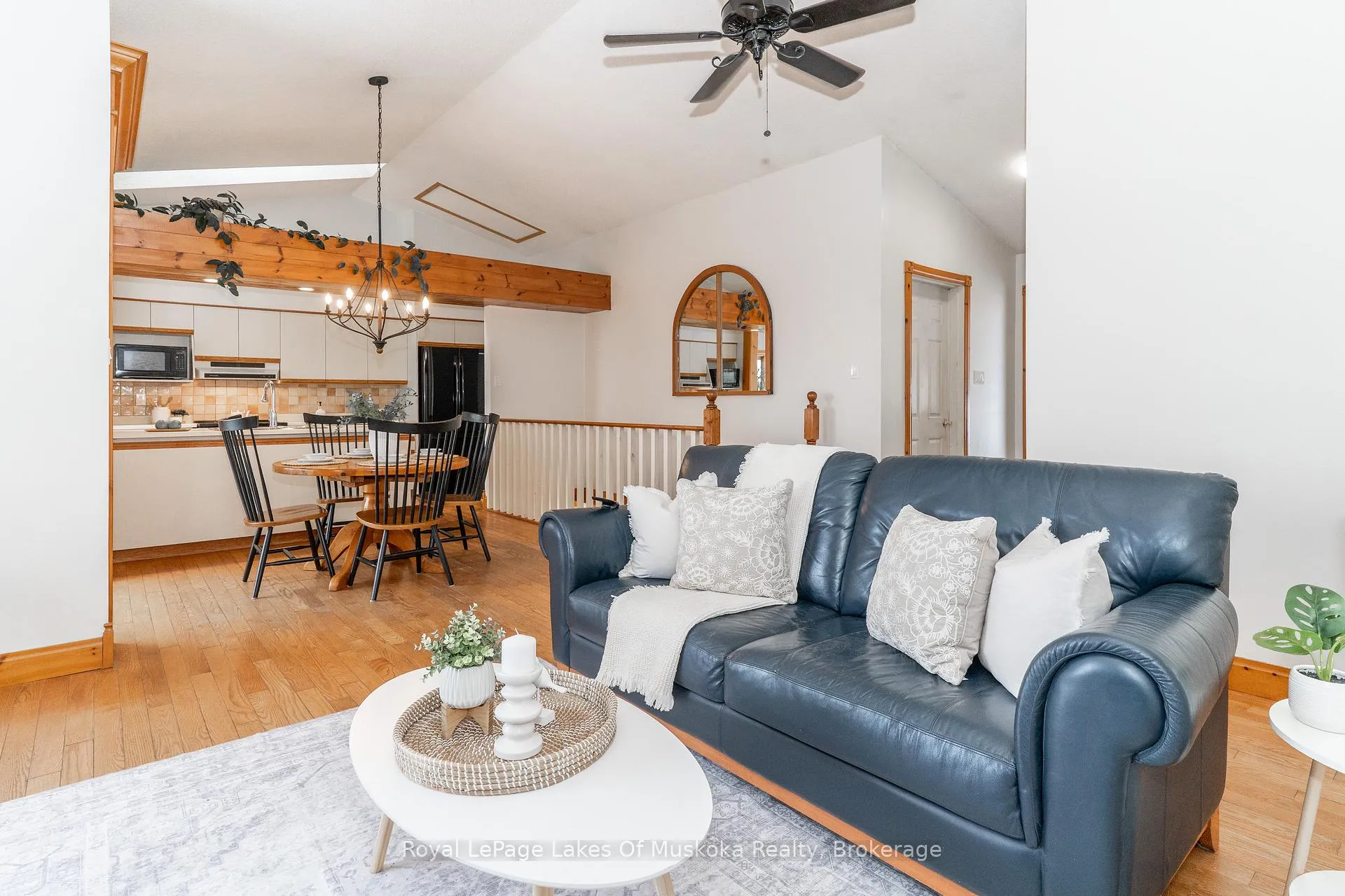 Photo 4 of 35 Westvale Drive, Bracebridge, Monck (Bracebridge) — HOMEH