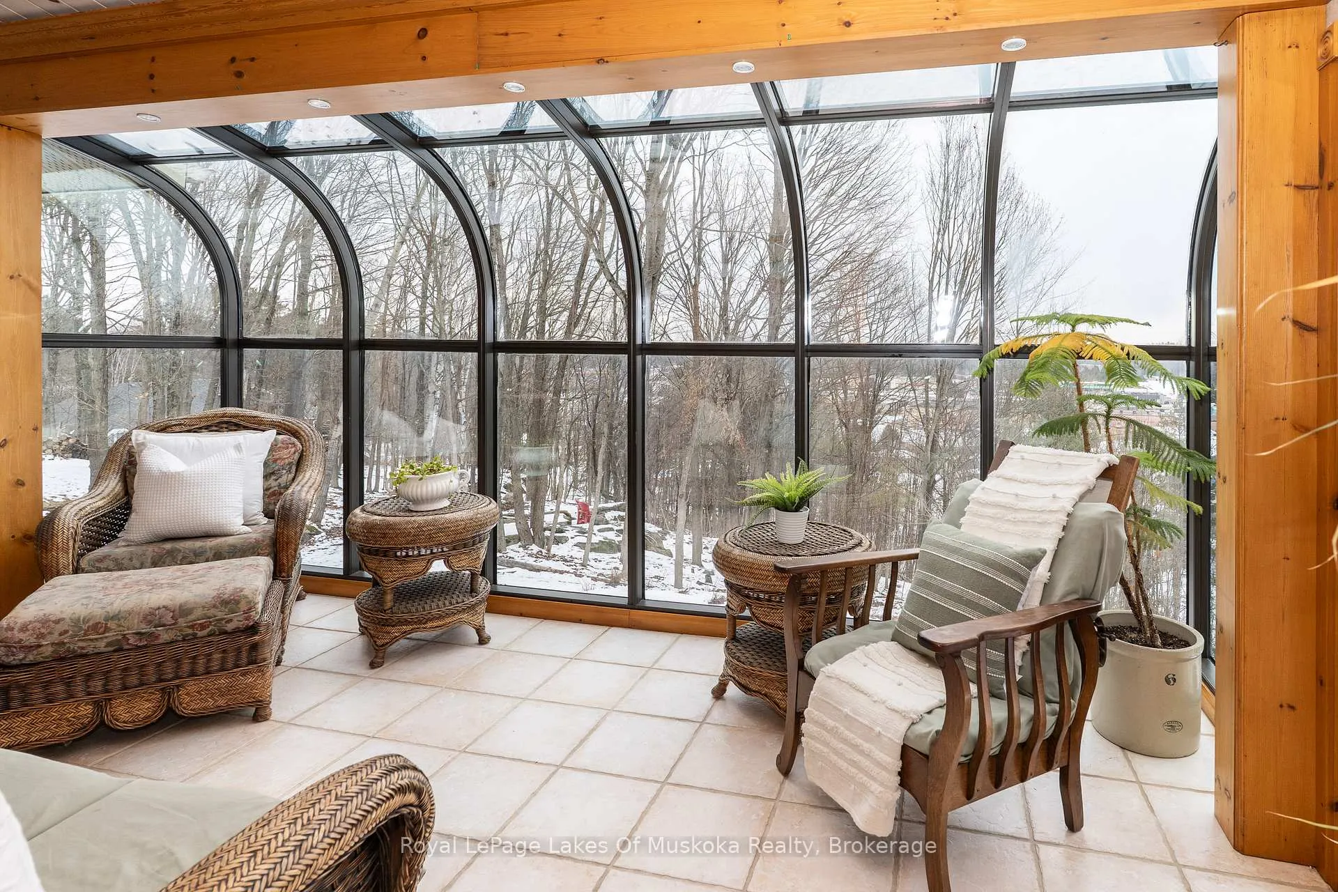 Photo 6 of 35 Westvale Drive, Bracebridge, Monck (Bracebridge) — HOMEH
