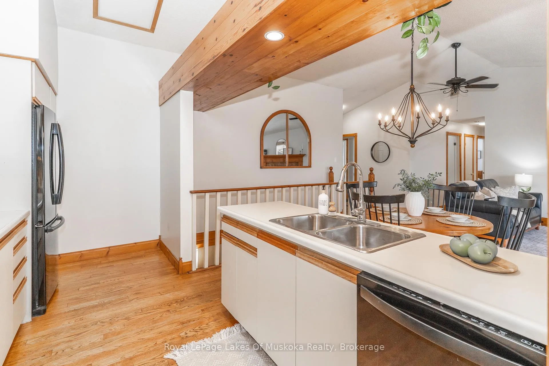 Photo 10 of 35 Westvale Drive, Bracebridge, Monck (Bracebridge) — HOMEH