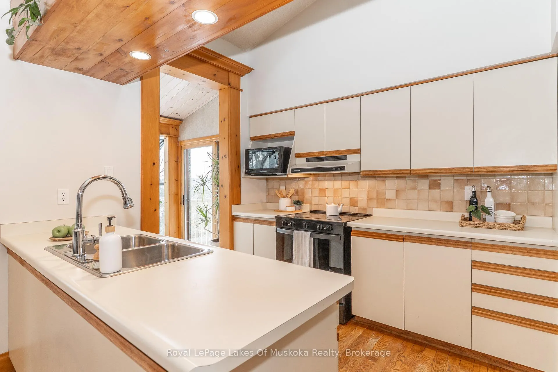 Photo 12 of 35 Westvale Drive, Bracebridge, Monck (Bracebridge) — HOMEH