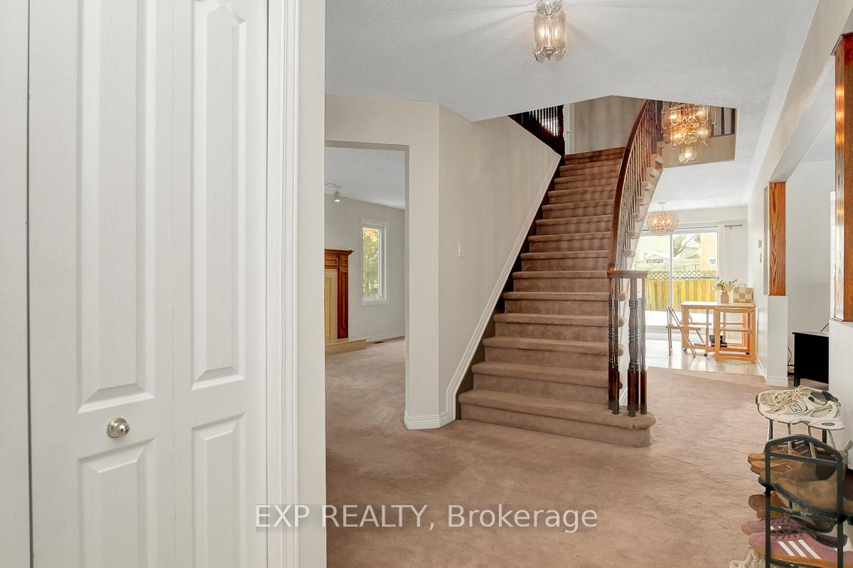 Photo 4 of 28 Cellini Court, Ottawa, Hunt Club Park — HOMEH