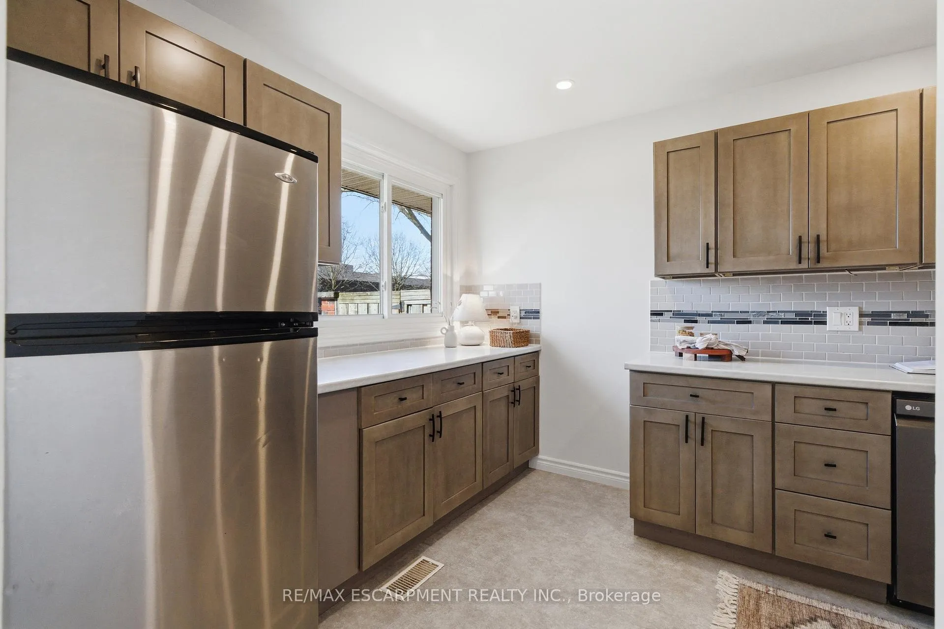 Photo 5 of 587 Timber Lane, Burlington, Appleby — HOMEH