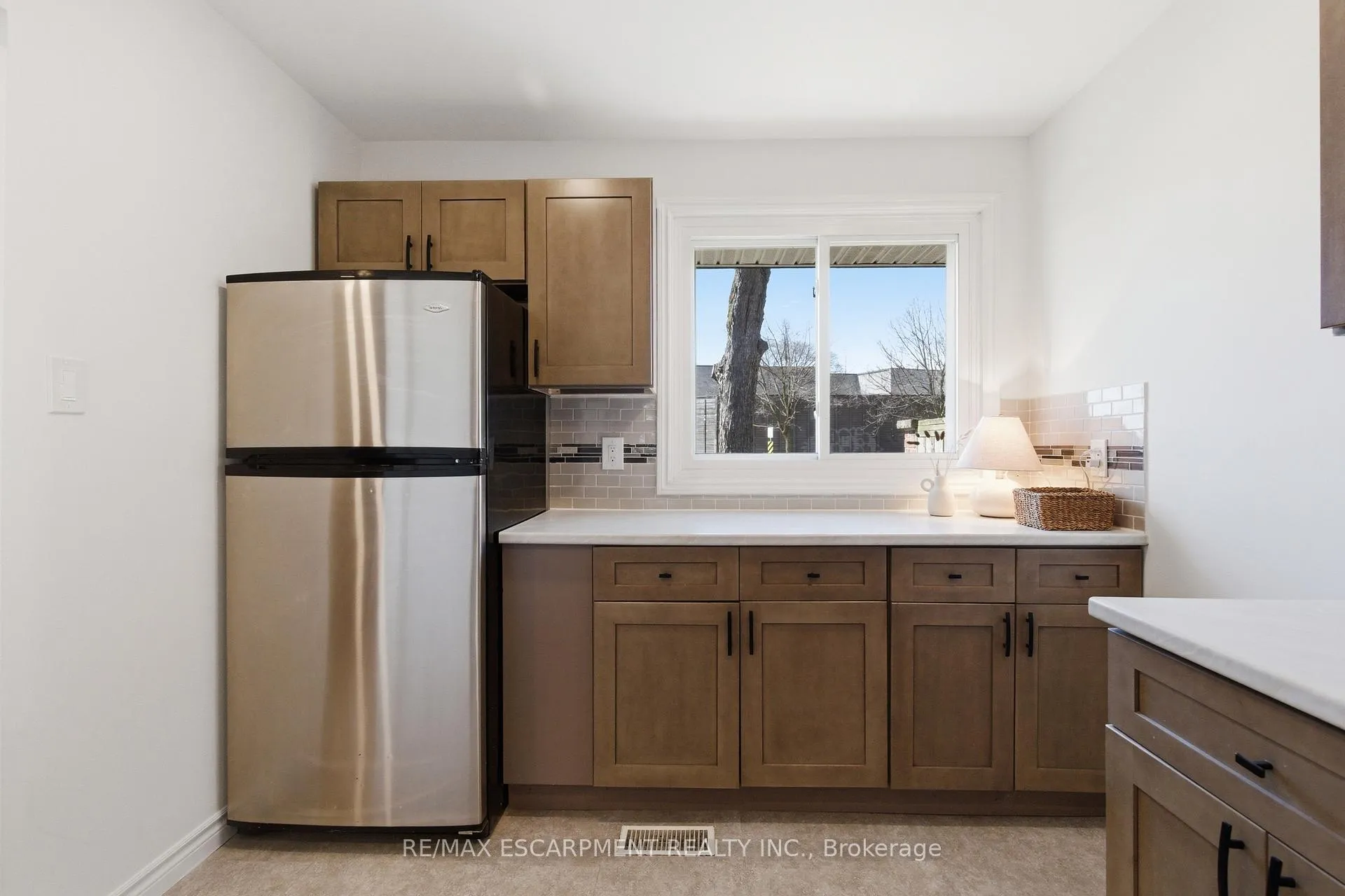 Photo 6 of 587 Timber Lane, Burlington, Appleby — HOMEH