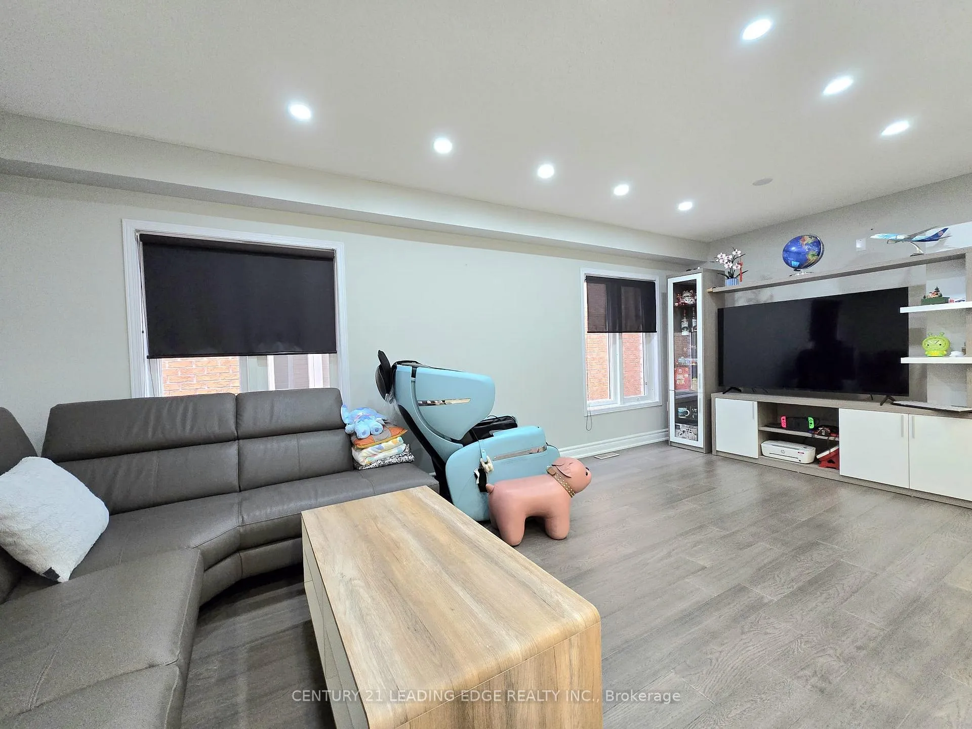 Photo 6 of 24 Guinevere Road, Markham, Cedarwood — HOMEH