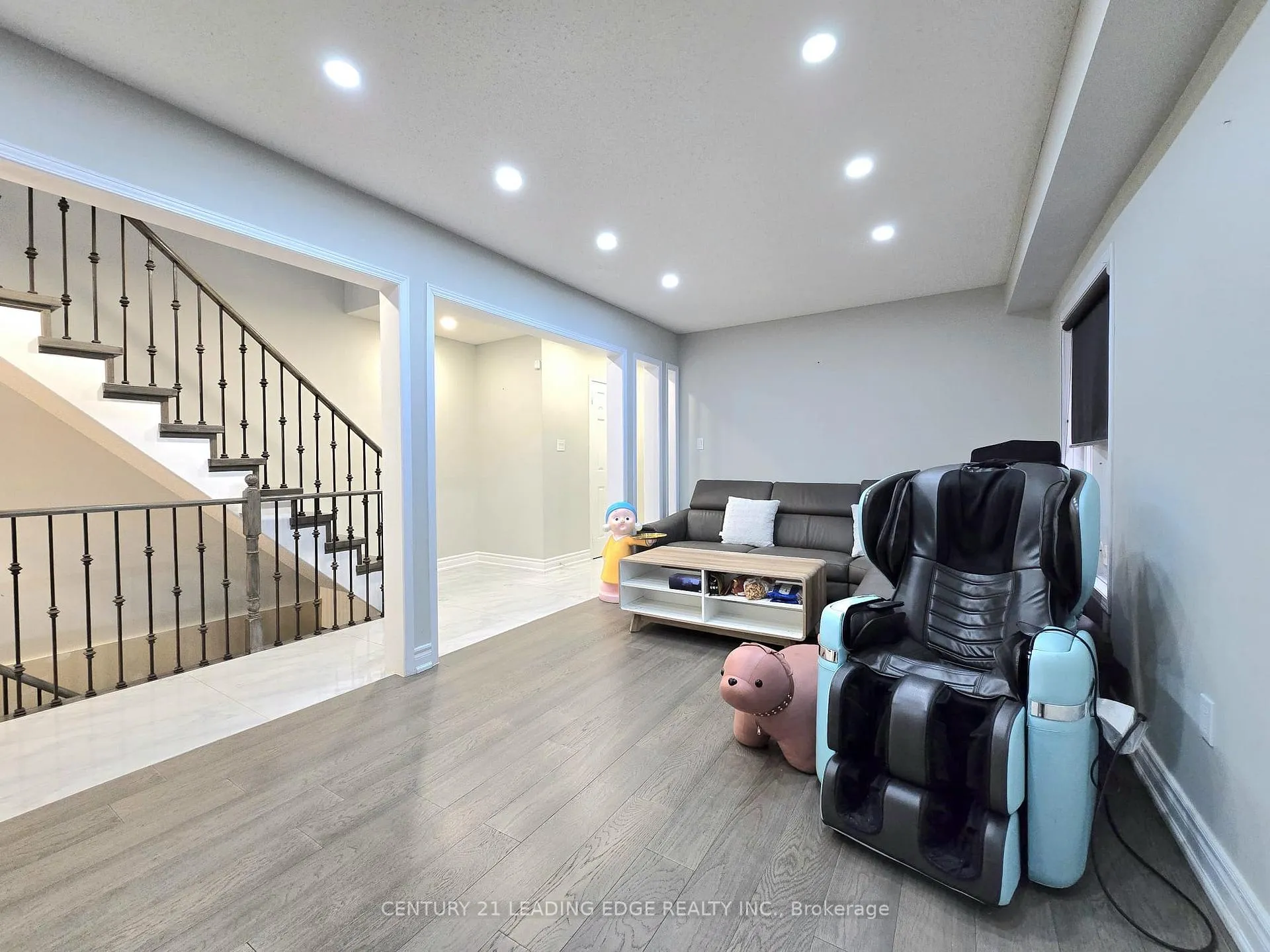 Photo 8 of 24 Guinevere Road, Markham, Cedarwood — HOMEH