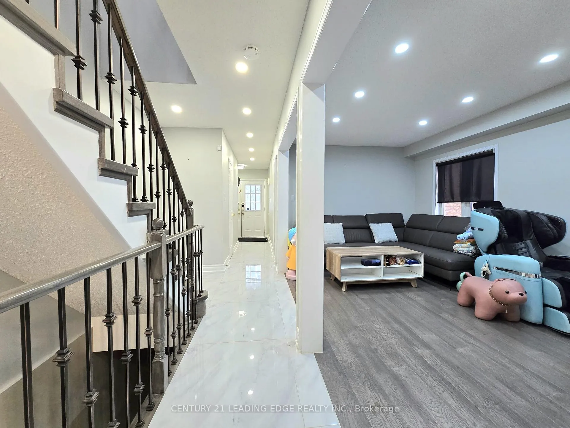 Photo 10 of 24 Guinevere Road, Markham, Cedarwood — HOMEH