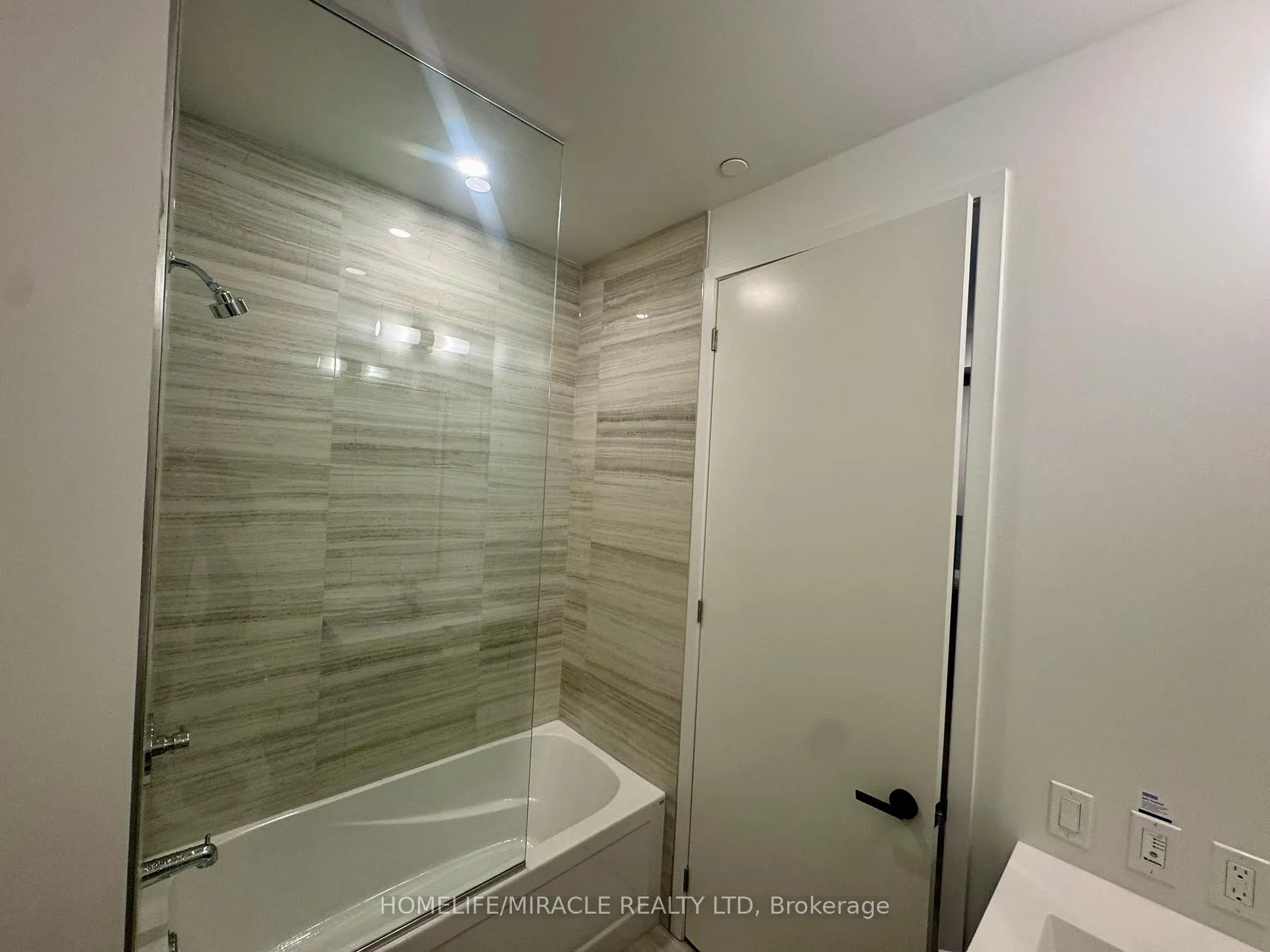 Photo 20 of Unit 1611, 225 Commerce Street, Vaughan, Vaughan Corporate Centre — HOMEH