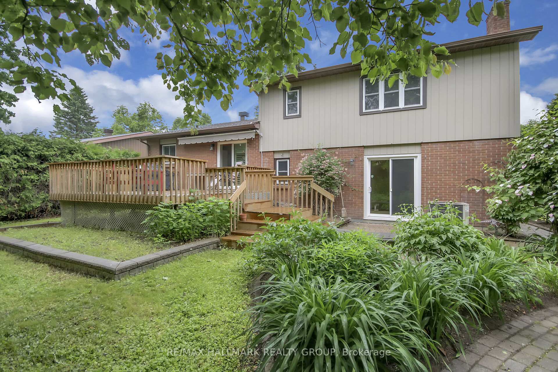 Photo 32 of 30 Brodeur Crescent, Ottawa, Kanata - Katimavik — HOMEH