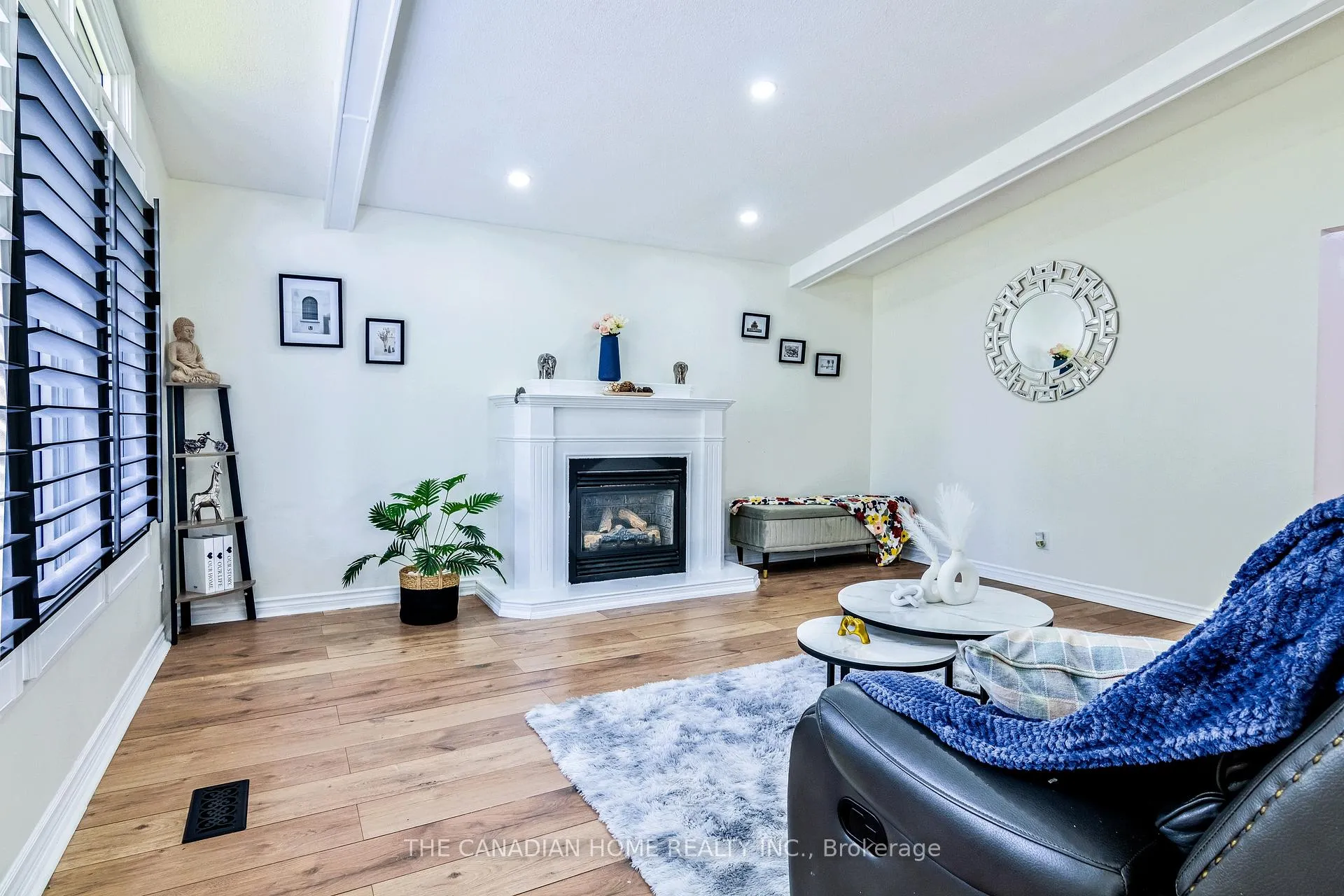 Photo 4 of 350 Boxbury Drive, Waterloo — HOMEH