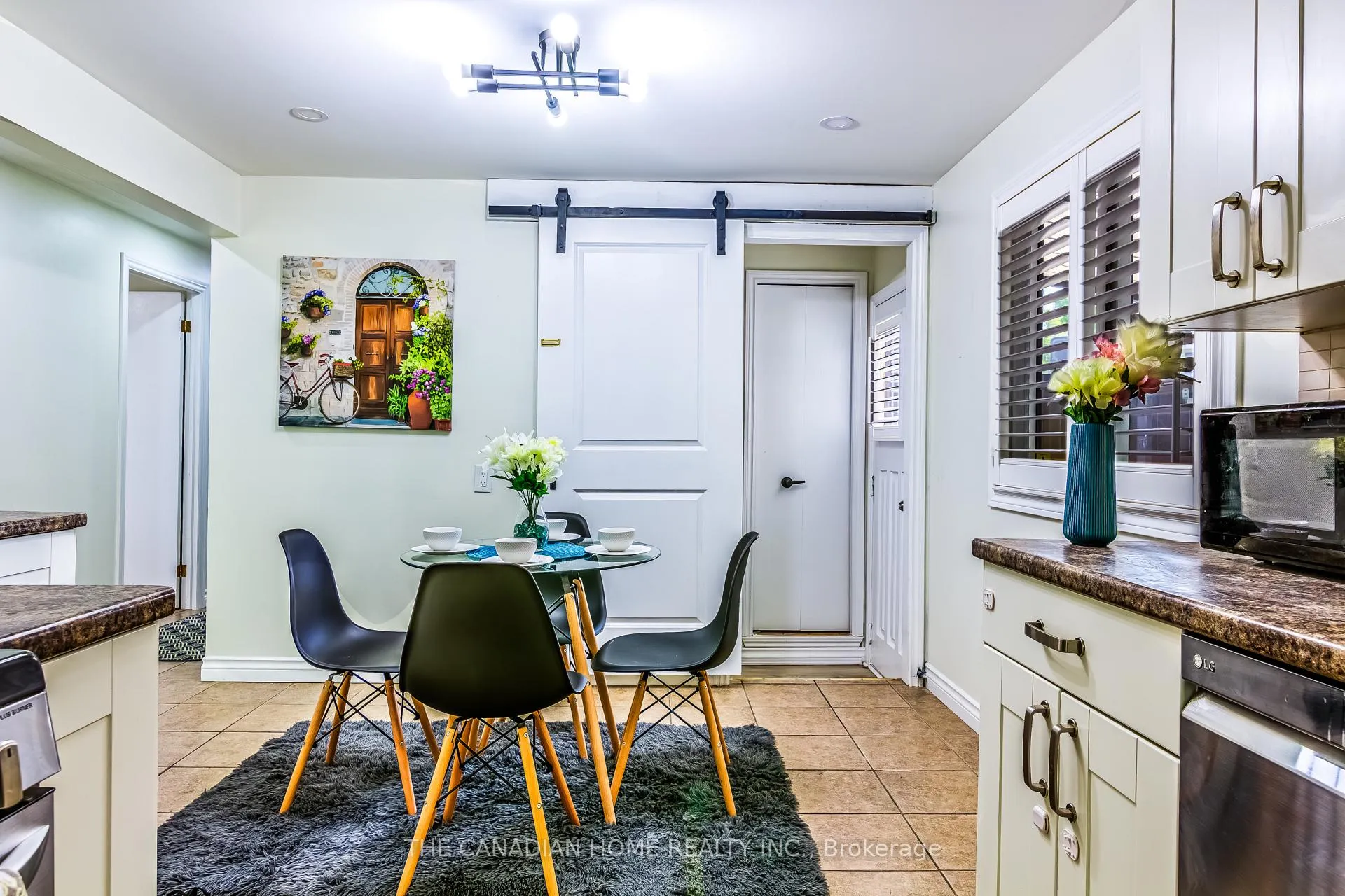 Photo 7 of 350 Boxbury Drive, Waterloo — HOMEH