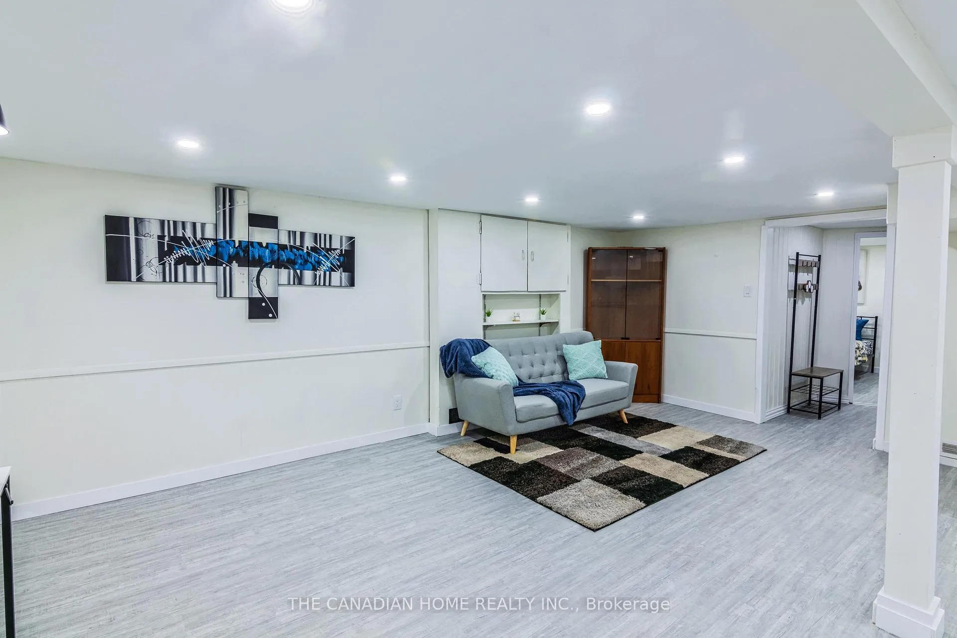 Photo 17 of 350 Boxbury Drive, Waterloo — HOMEH