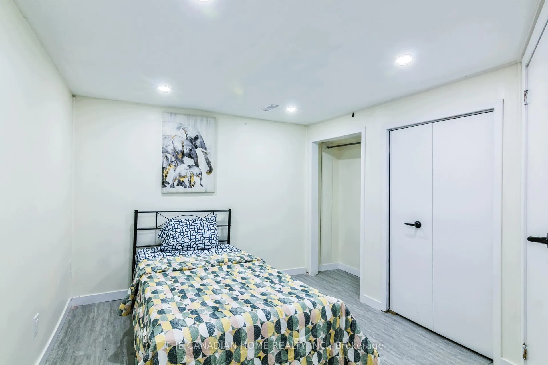 Photo 21 of 350 Boxbury Drive, Waterloo — HOMEH