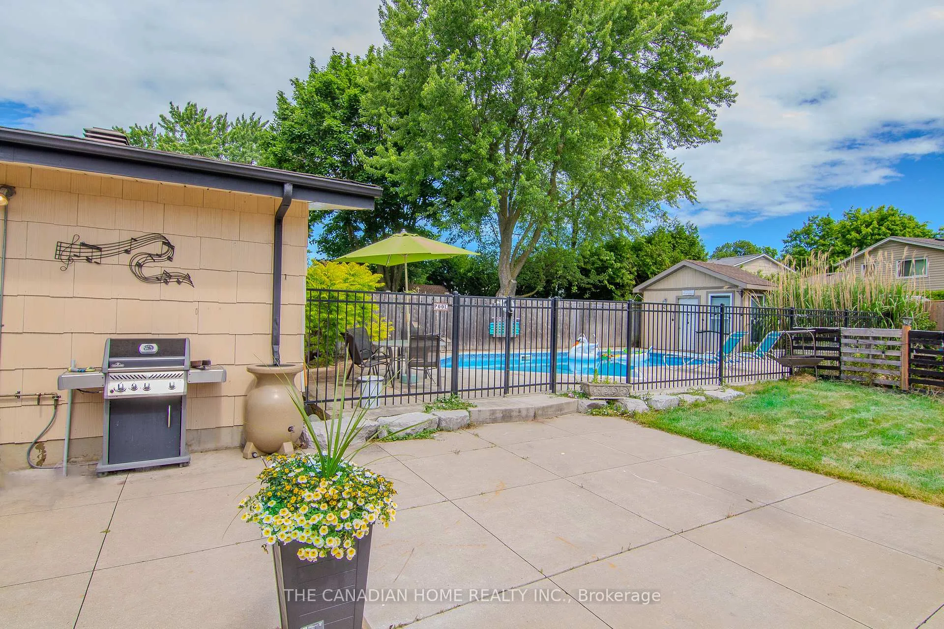 Photo 23 of 350 Boxbury Drive, Waterloo — HOMEH