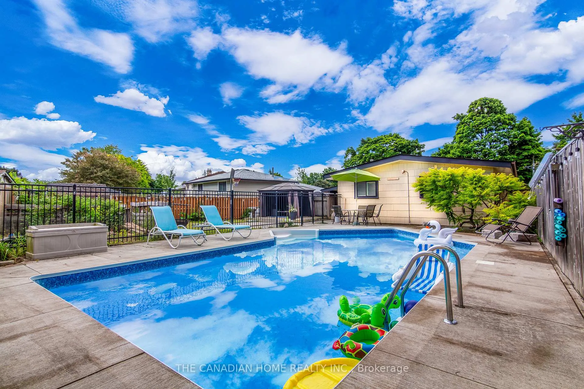 Photo 25 of 350 Boxbury Drive, Waterloo — HOMEH