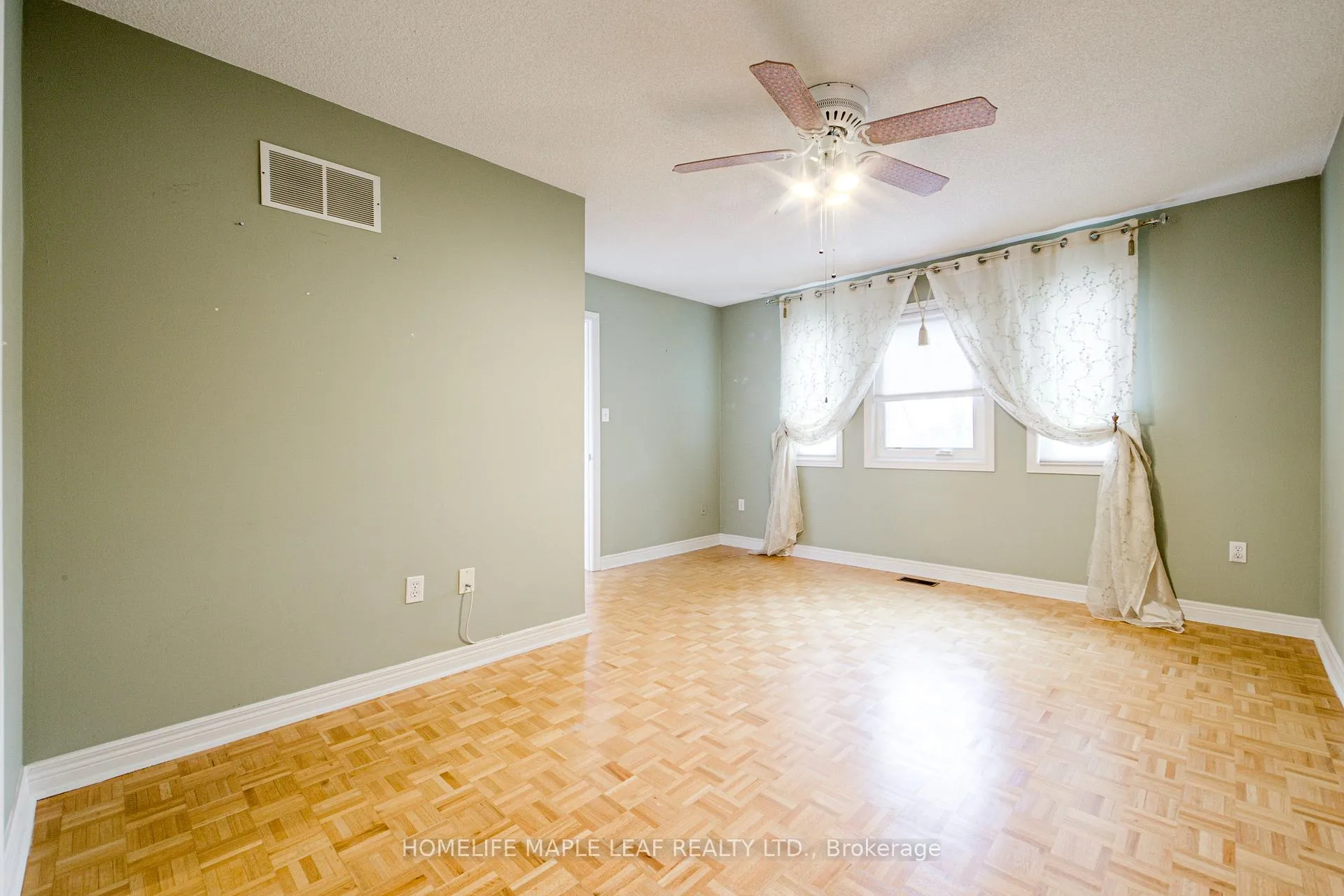Photo 32 of 25 Grampian Avenue, Vaughan, Maple — HOMEH