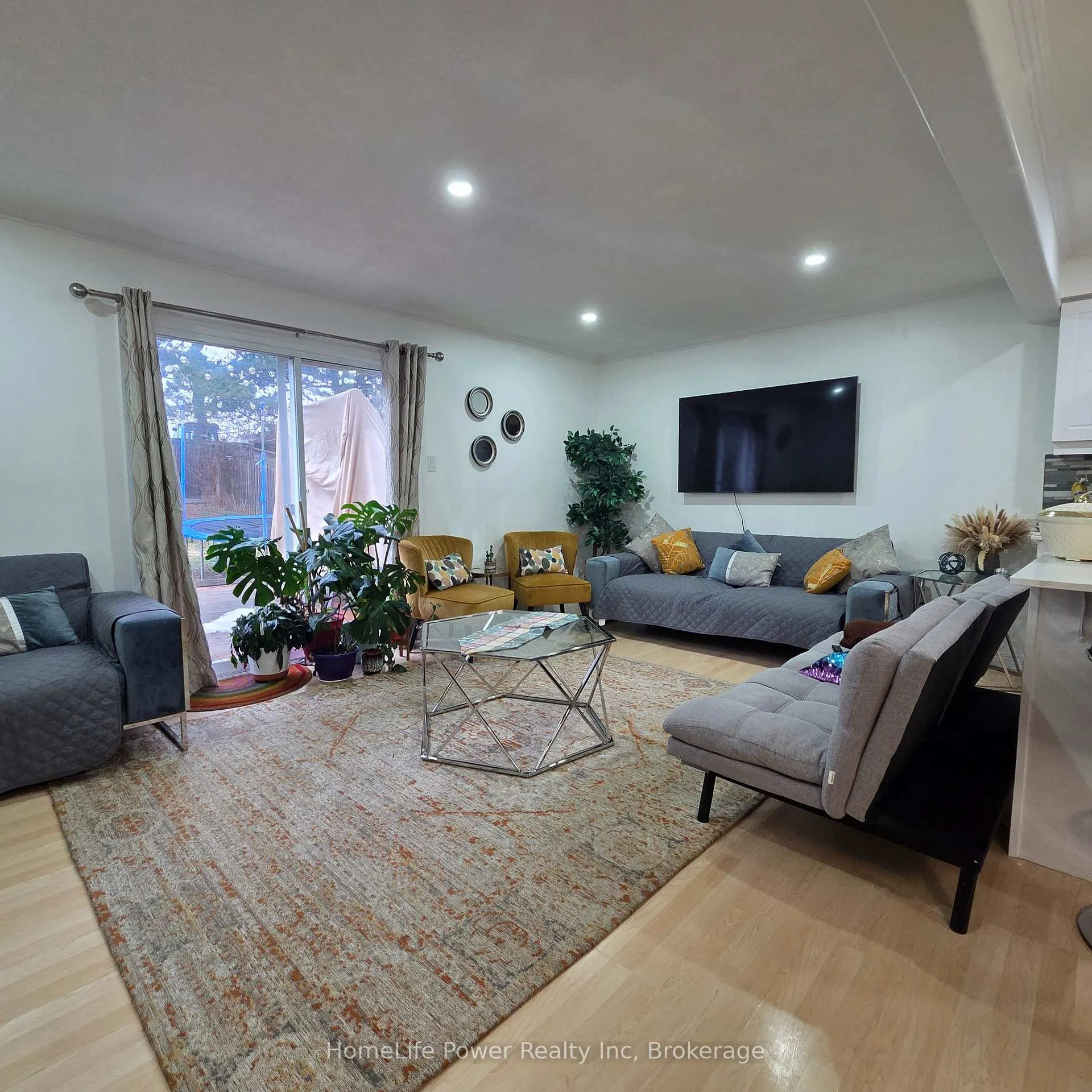Photo 10 of Unit upper, 23 Schueller Street, Kitchener — HOMEH