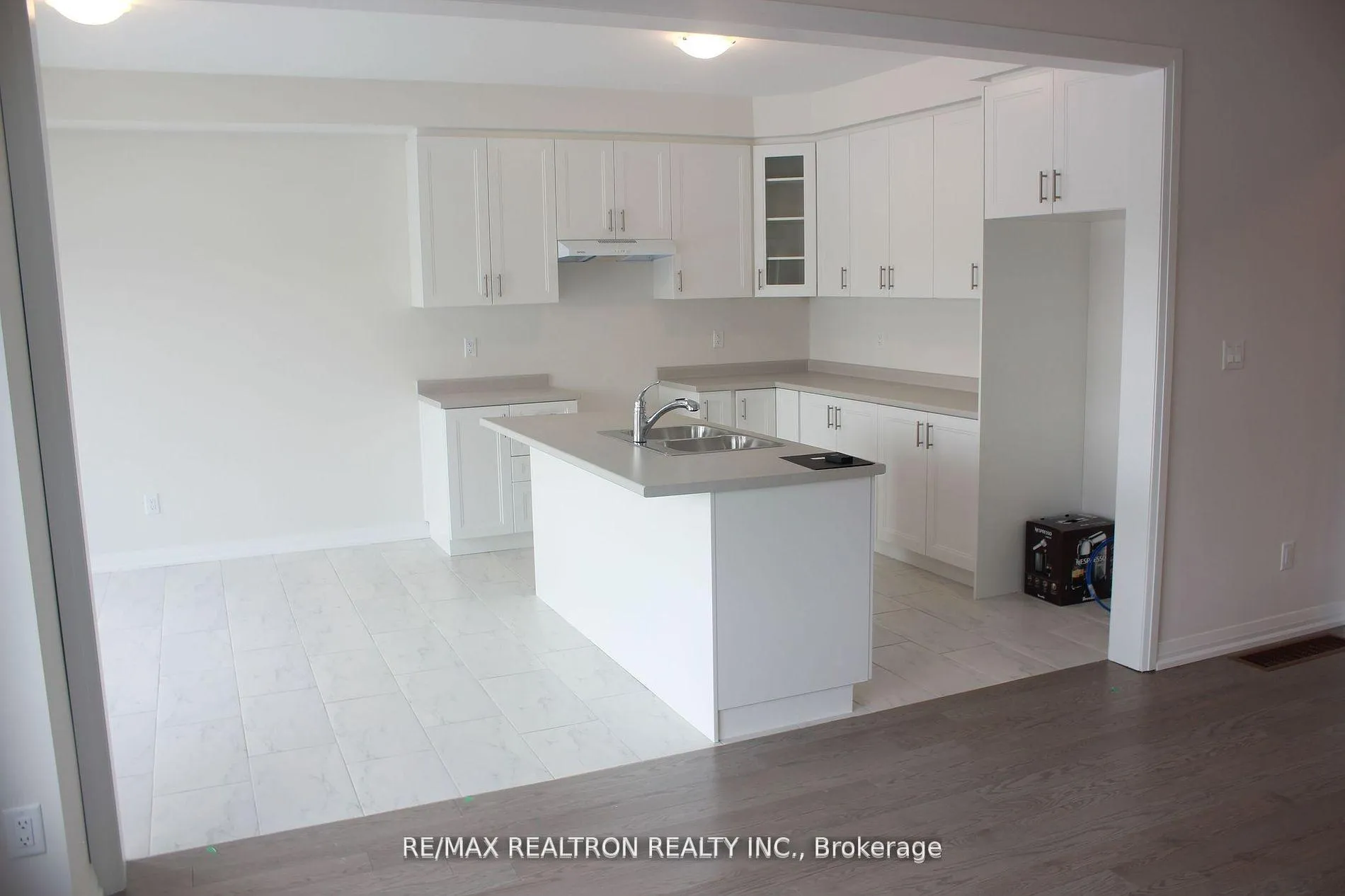 Photo 4 of 182 Union Boulevard, Wasaga Beach — HOMEH