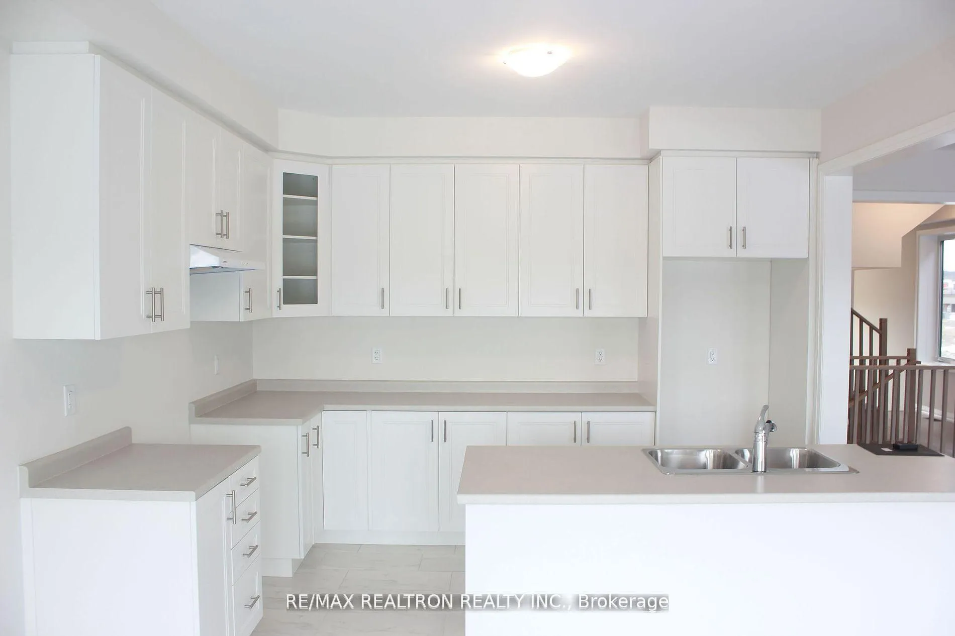 Photo 5 of 182 Union Boulevard, Wasaga Beach — HOMEH