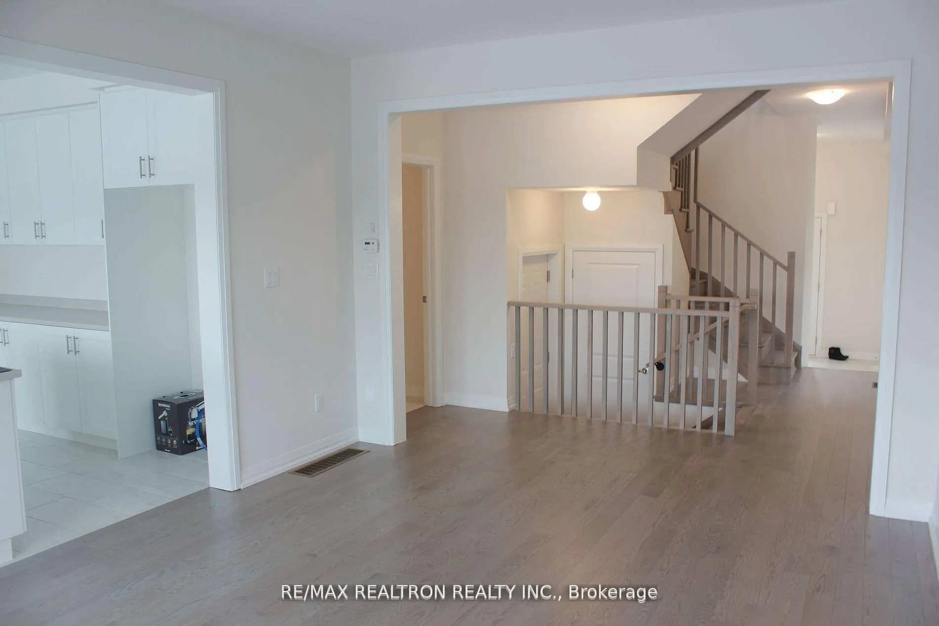 Photo 7 of 182 Union Boulevard, Wasaga Beach — HOMEH