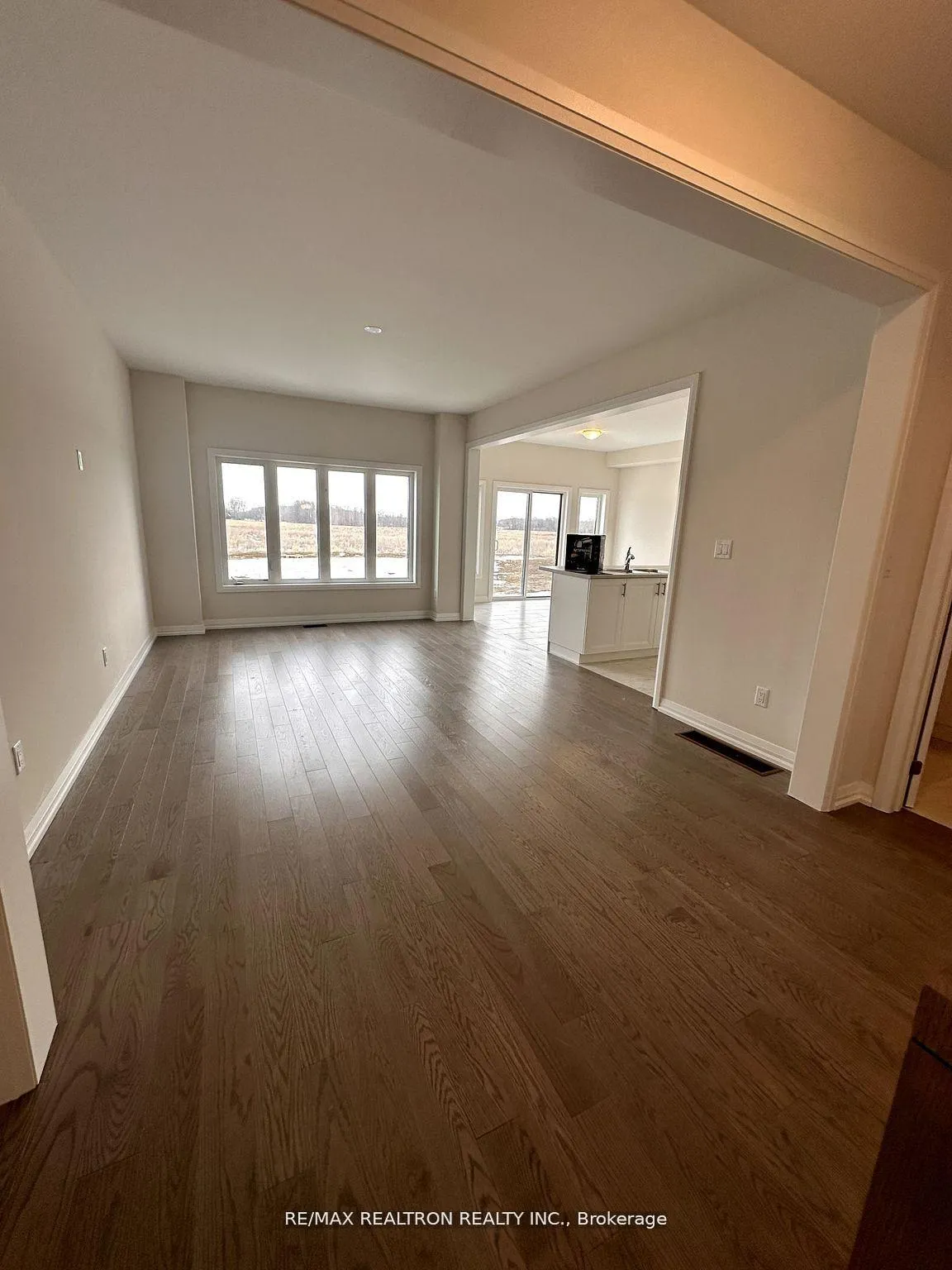 Photo 9 of 182 Union Boulevard, Wasaga Beach — HOMEH