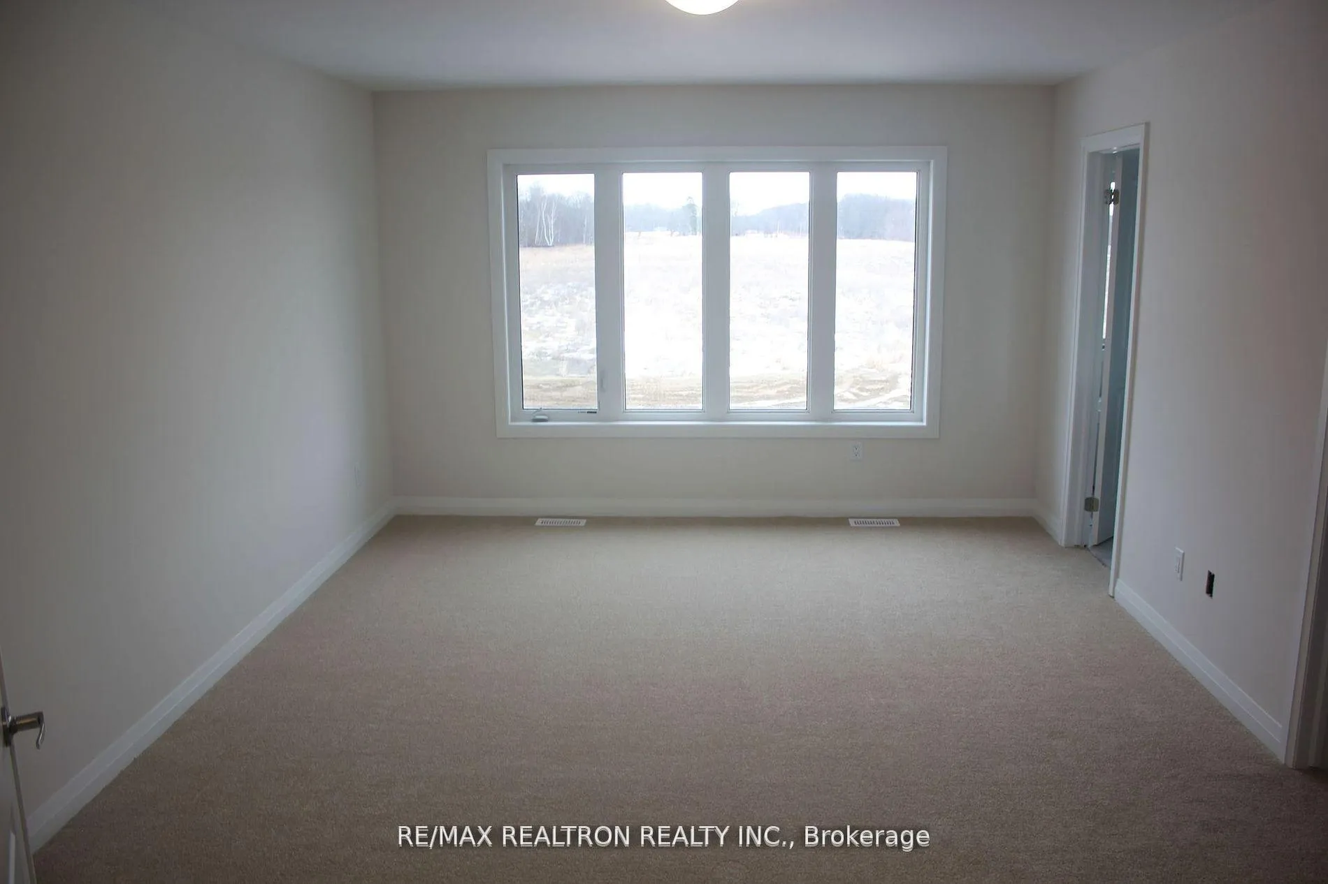 Photo 10 of 182 Union Boulevard, Wasaga Beach — HOMEH