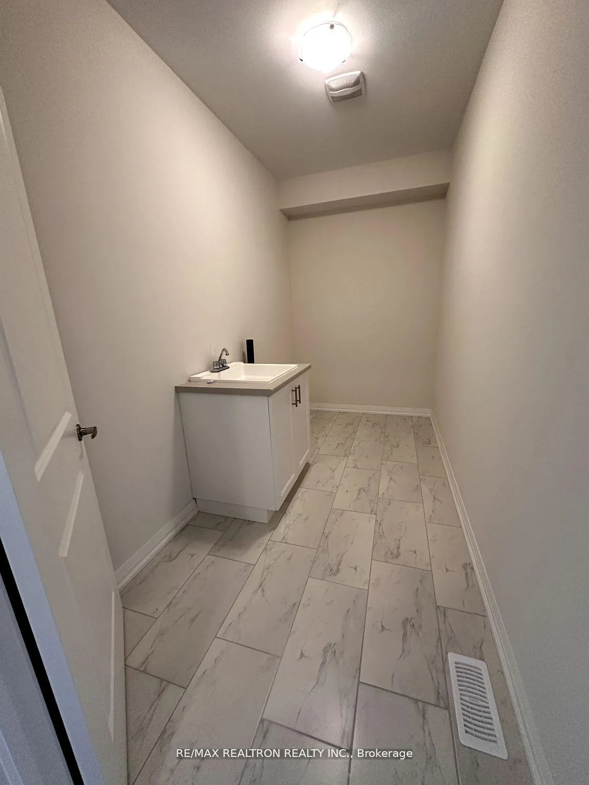 Photo 11 of 182 Union Boulevard, Wasaga Beach — HOMEH