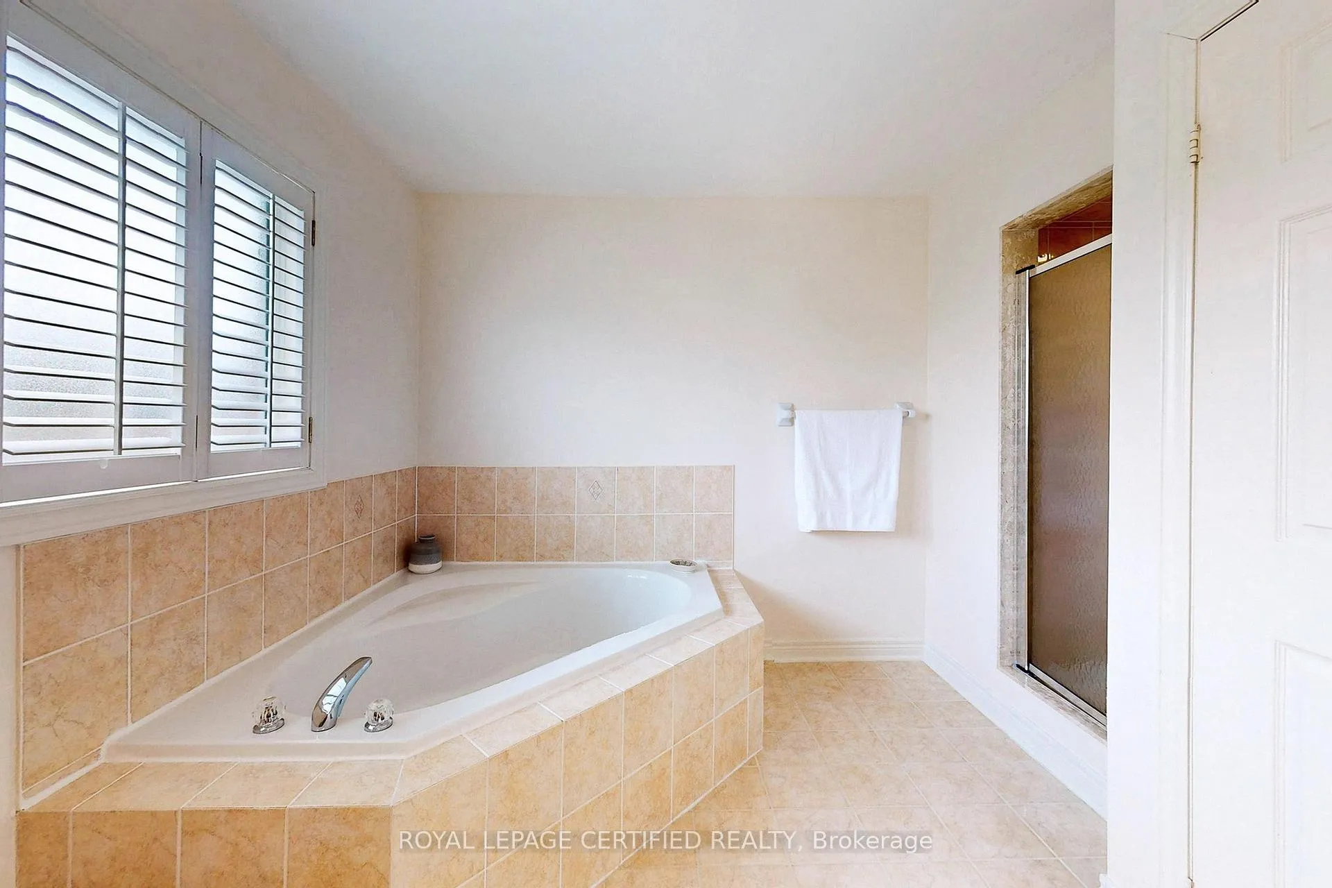 Photo 6 of 8 Grapevine Road, Caledon, Bolton West — HOMEH