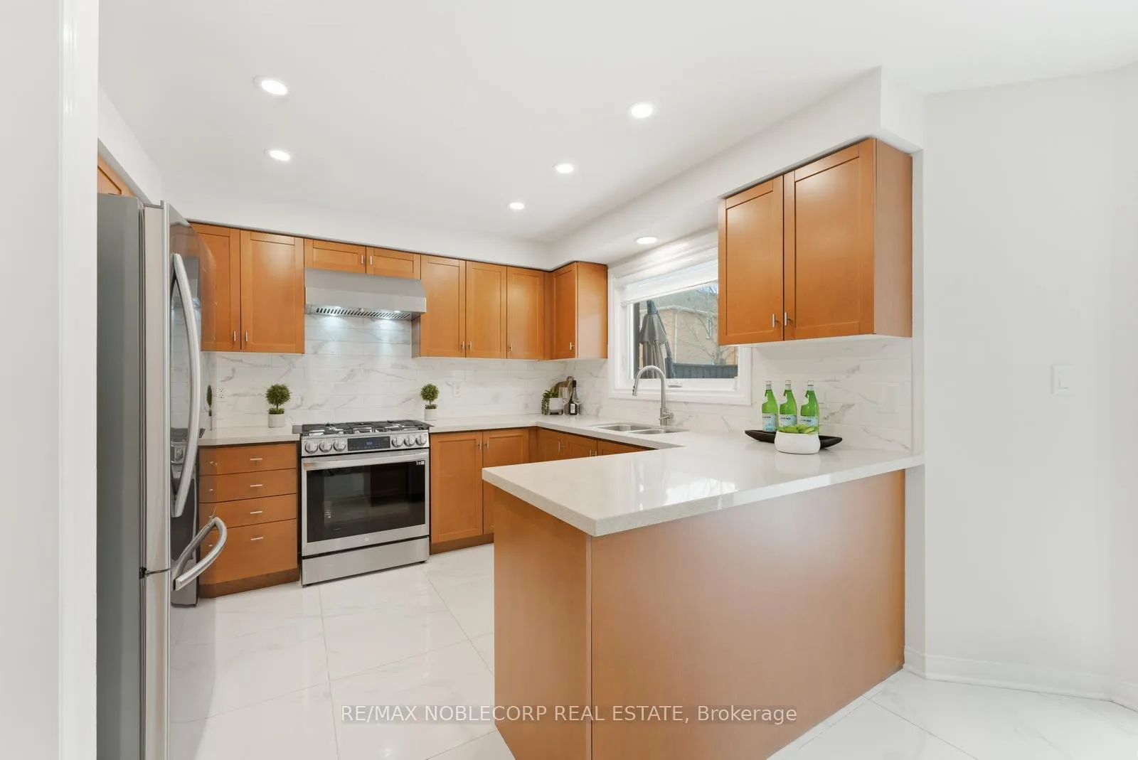 Photo 17 of 27 Treasure Road, Vaughan, Vellore Village — HOMEH