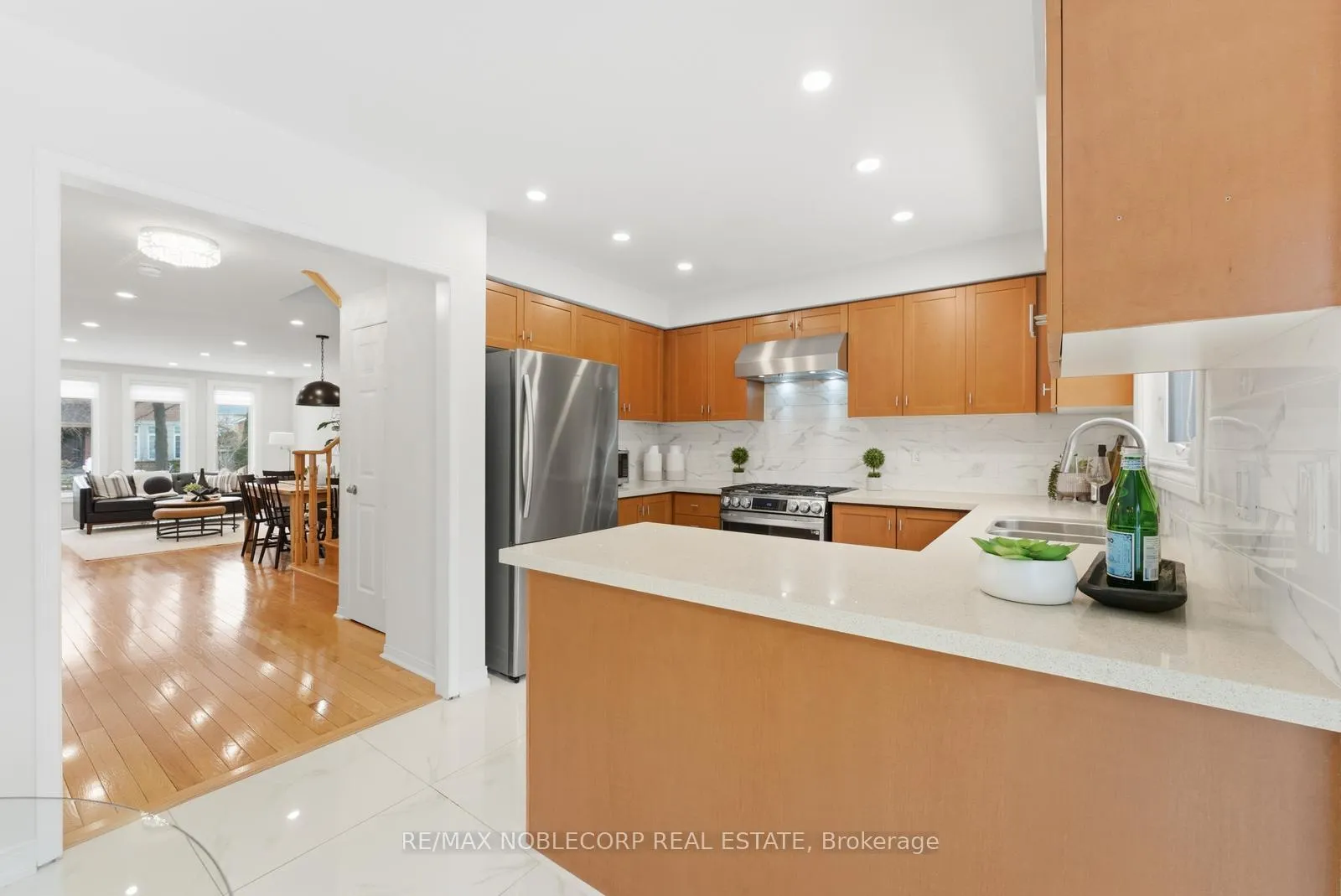 Photo 21 of 27 Treasure Road, Vaughan, Vellore Village — HOMEH