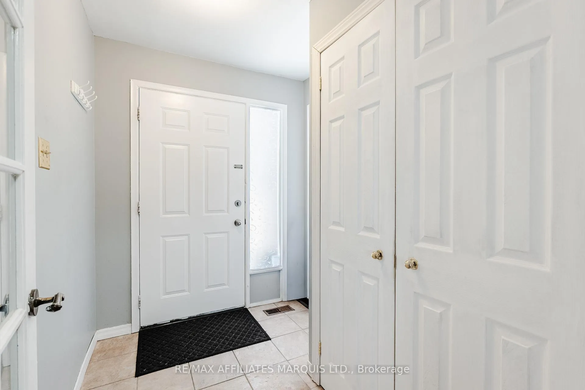 Photo 4 of 668 Champlain Drive N, Cornwall — HOMEH