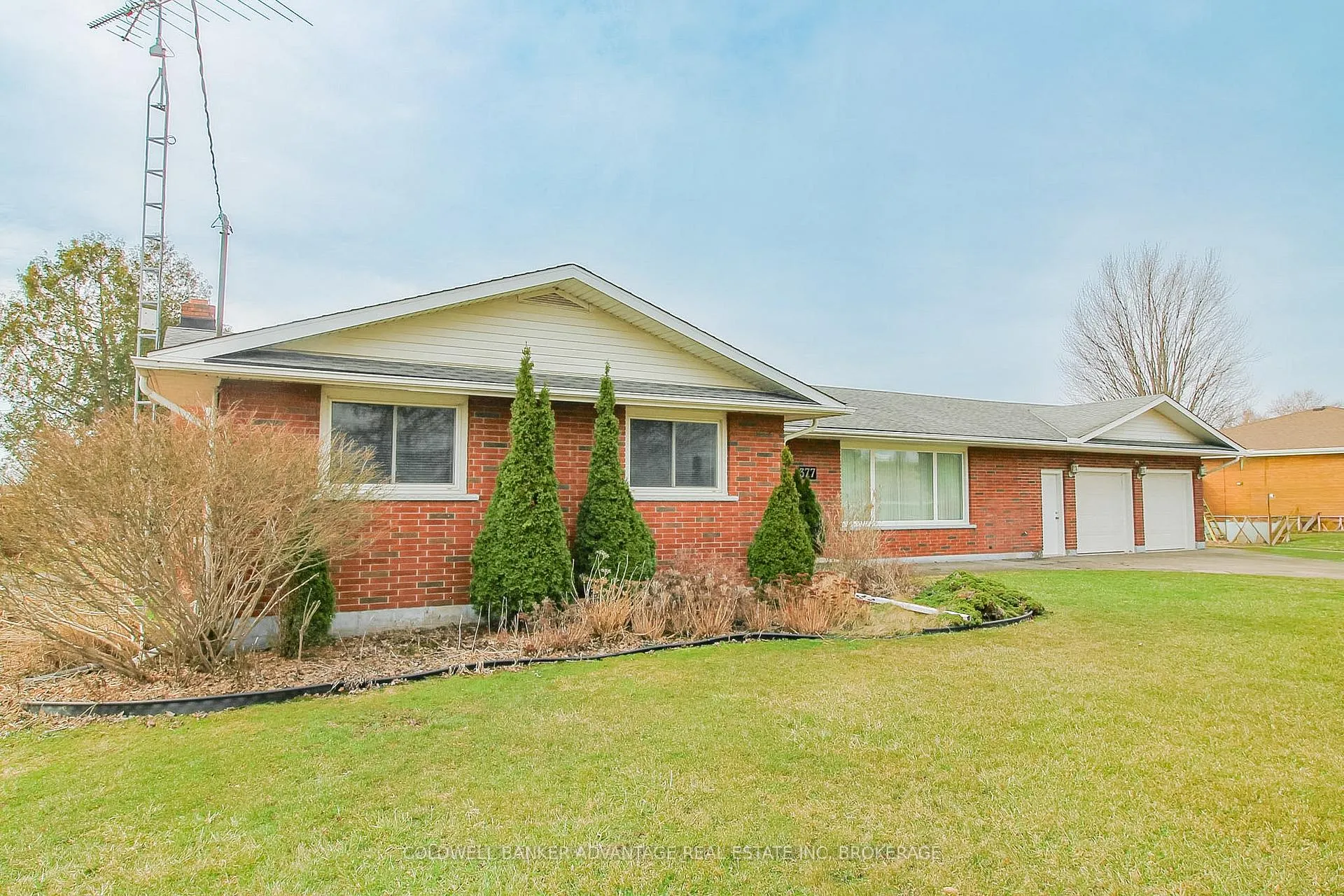 Photo 1 of 377 Silverthorn Crescent, Welland, Cooks Mills — HOMEH