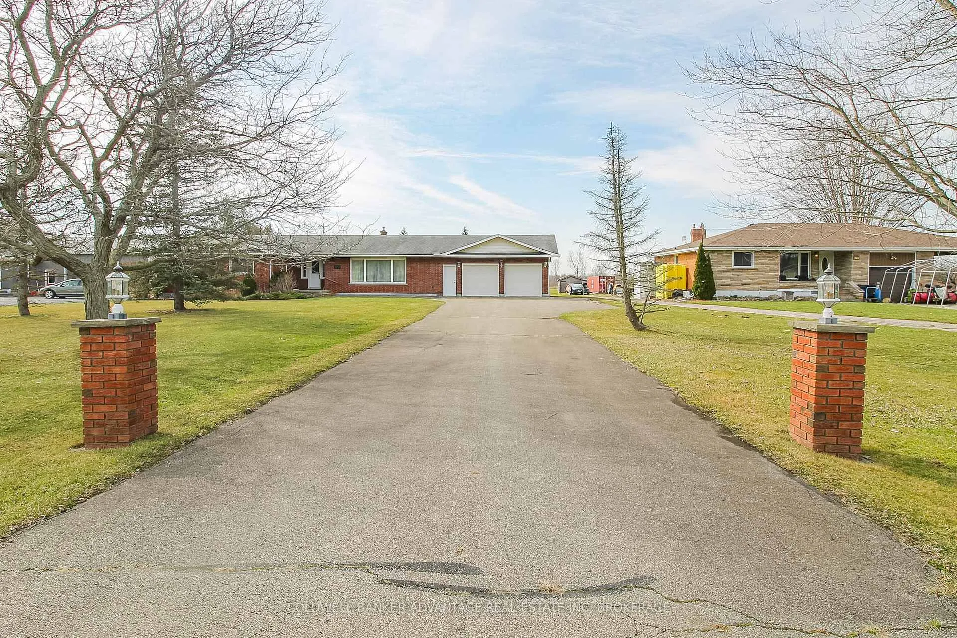 Photo 2 of 377 Silverthorn Crescent, Welland, Cooks Mills — HOMEH