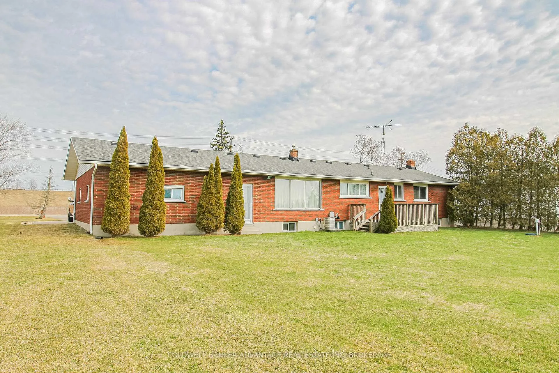 Photo 4 of 377 Silverthorn Crescent, Welland, Cooks Mills — HOMEH