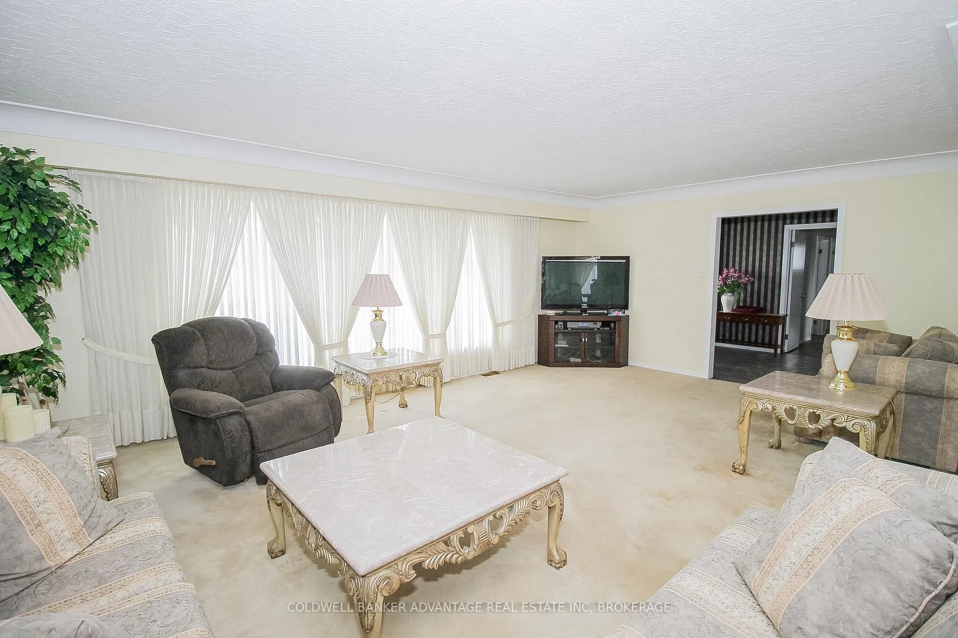 Photo 10 of 377 Silverthorn Crescent, Welland, Cooks Mills — HOMEH