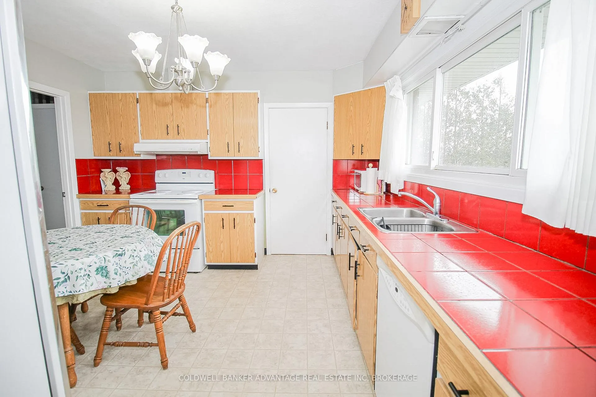 Photo 13 of 377 Silverthorn Crescent, Welland, Cooks Mills — HOMEH