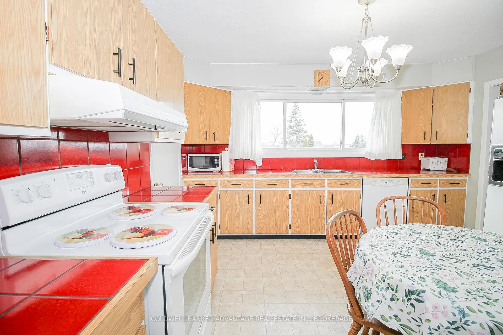Photo 18 of 377 Silverthorn Crescent, Welland, Cooks Mills — HOMEH