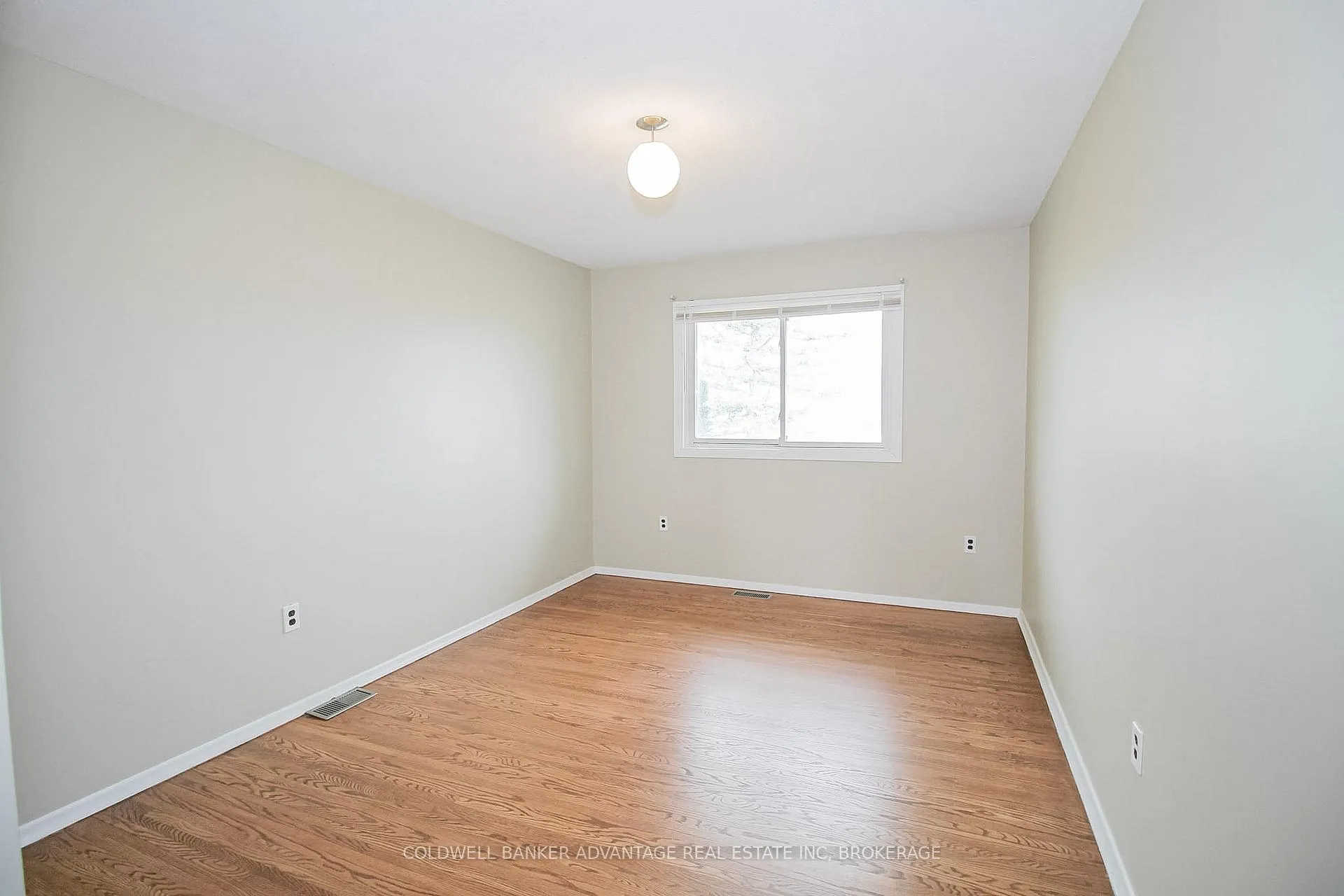 Photo 20 of 377 Silverthorn Crescent, Welland, Cooks Mills — HOMEH