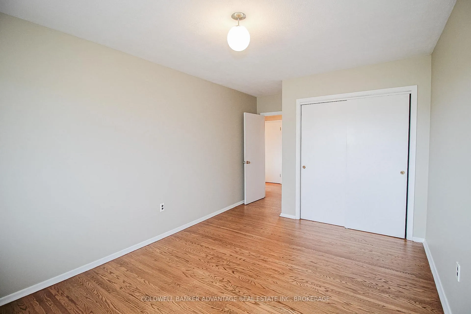 Photo 21 of 377 Silverthorn Crescent, Welland, Cooks Mills — HOMEH