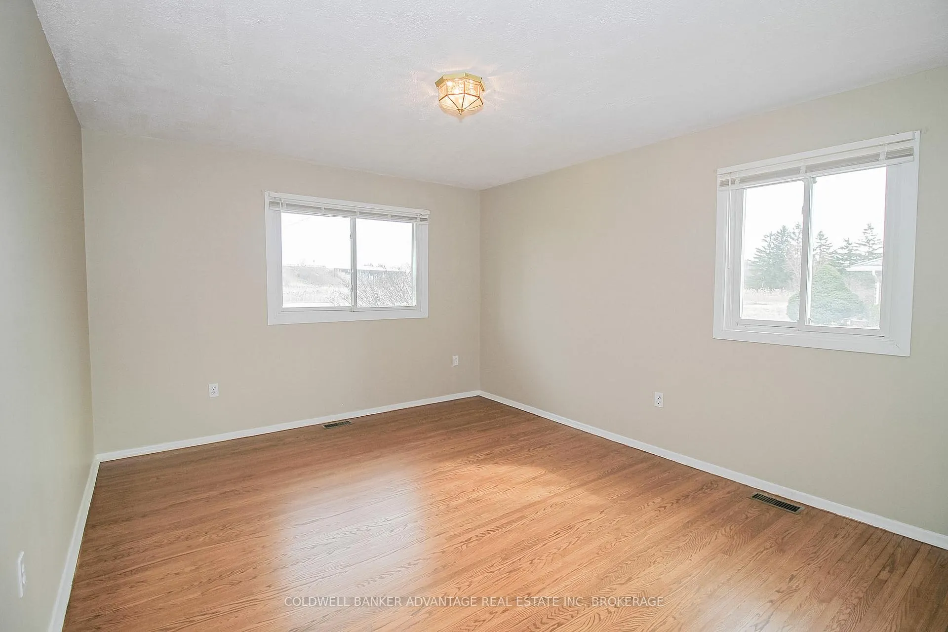 Photo 22 of 377 Silverthorn Crescent, Welland, Cooks Mills — HOMEH