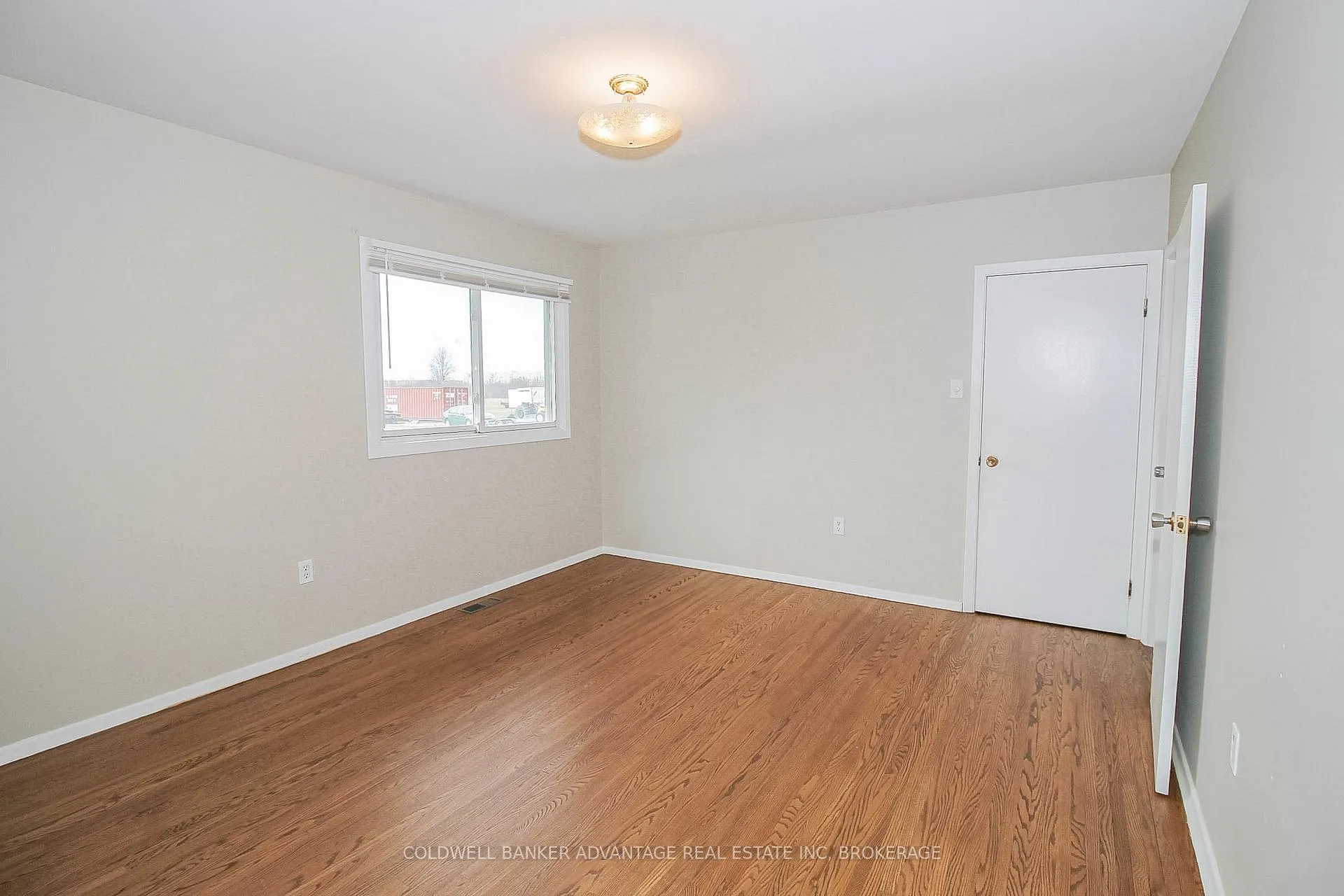 Photo 26 of 377 Silverthorn Crescent, Welland, Cooks Mills — HOMEH